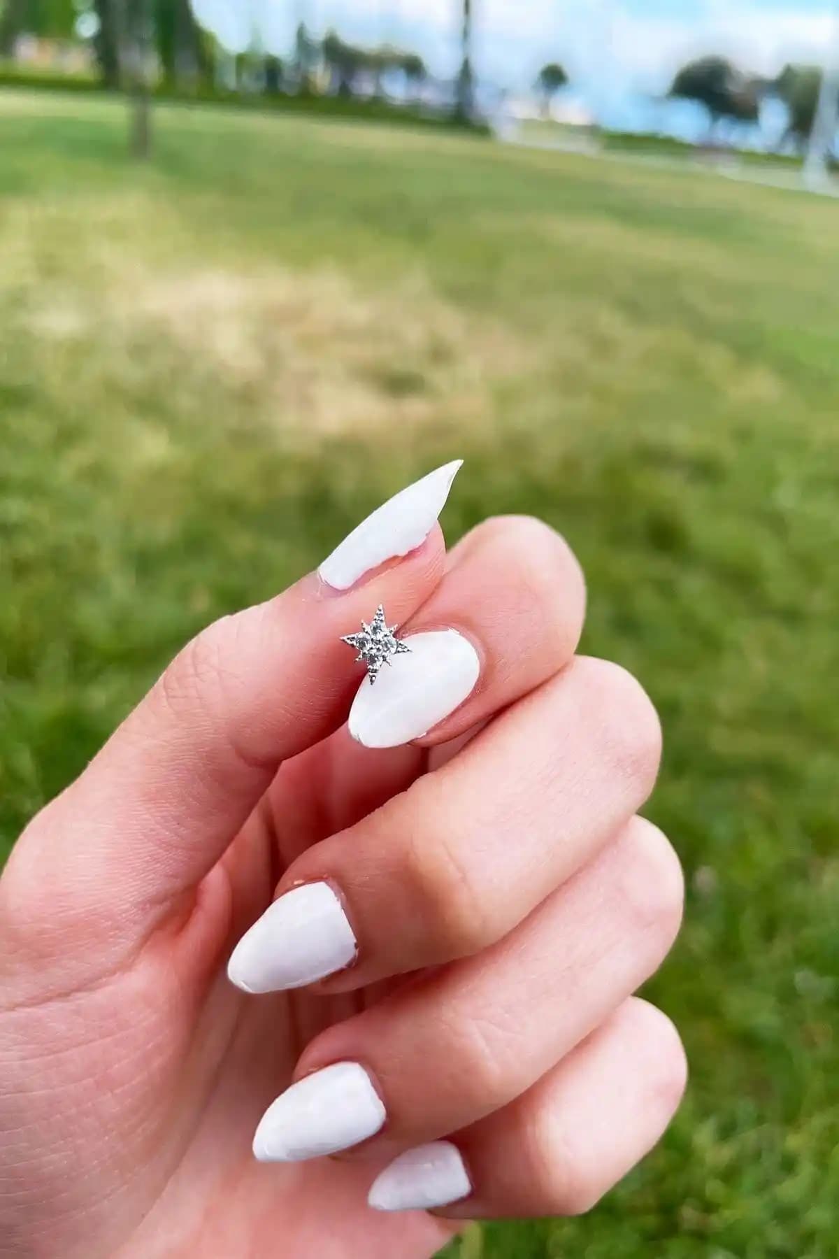 Luar Kutup Yıldızı Figürlü Tragüs ve Helix Piercing Modern ve Şık Tasarım