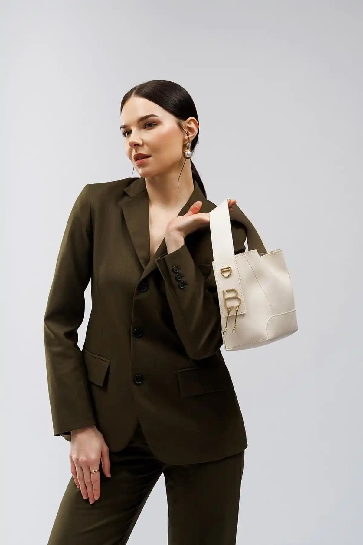 Lucky Bees İç Cüzdanlı Kadın Çantası Günlük Şıklık ve Pratiklik Sunar