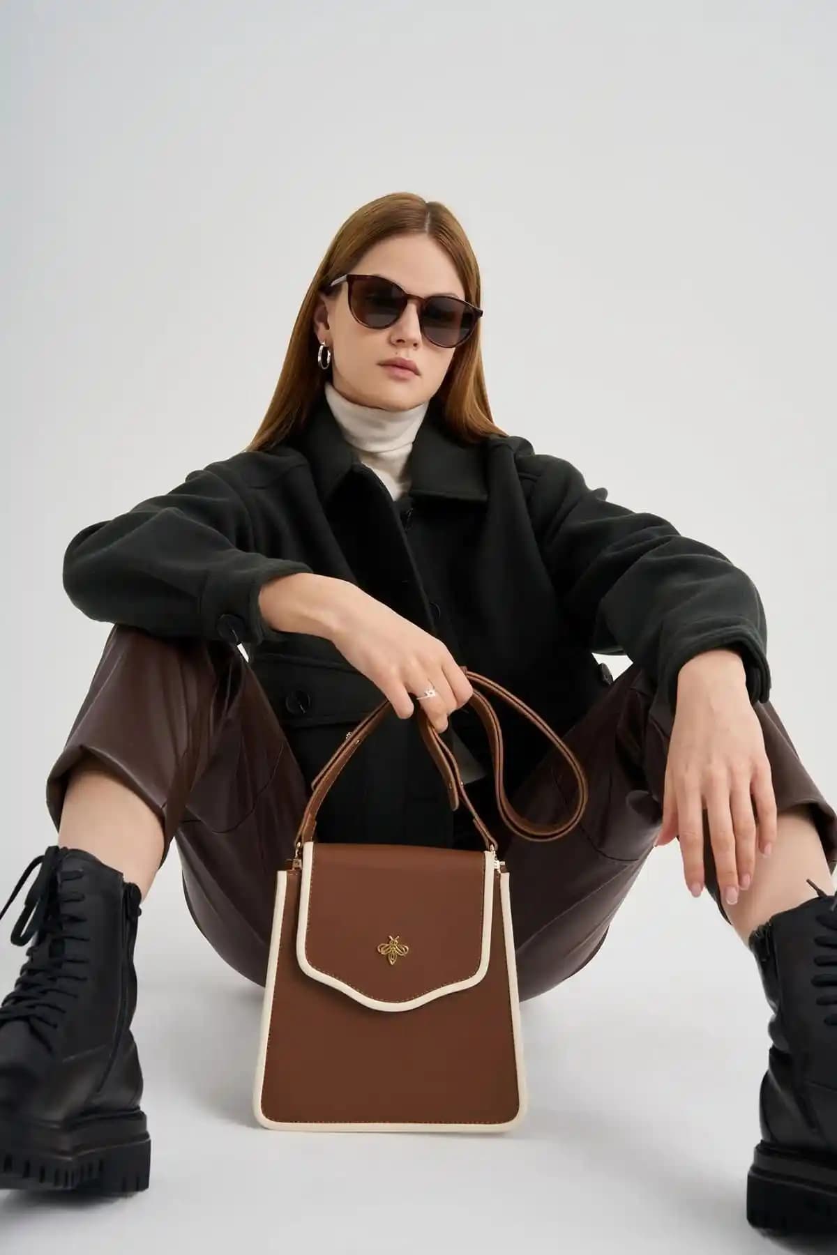 Lucky Bees Kadın El ve Omuz Çantası Modern Tasarım ve Dayanıklılık Özellikleriyle