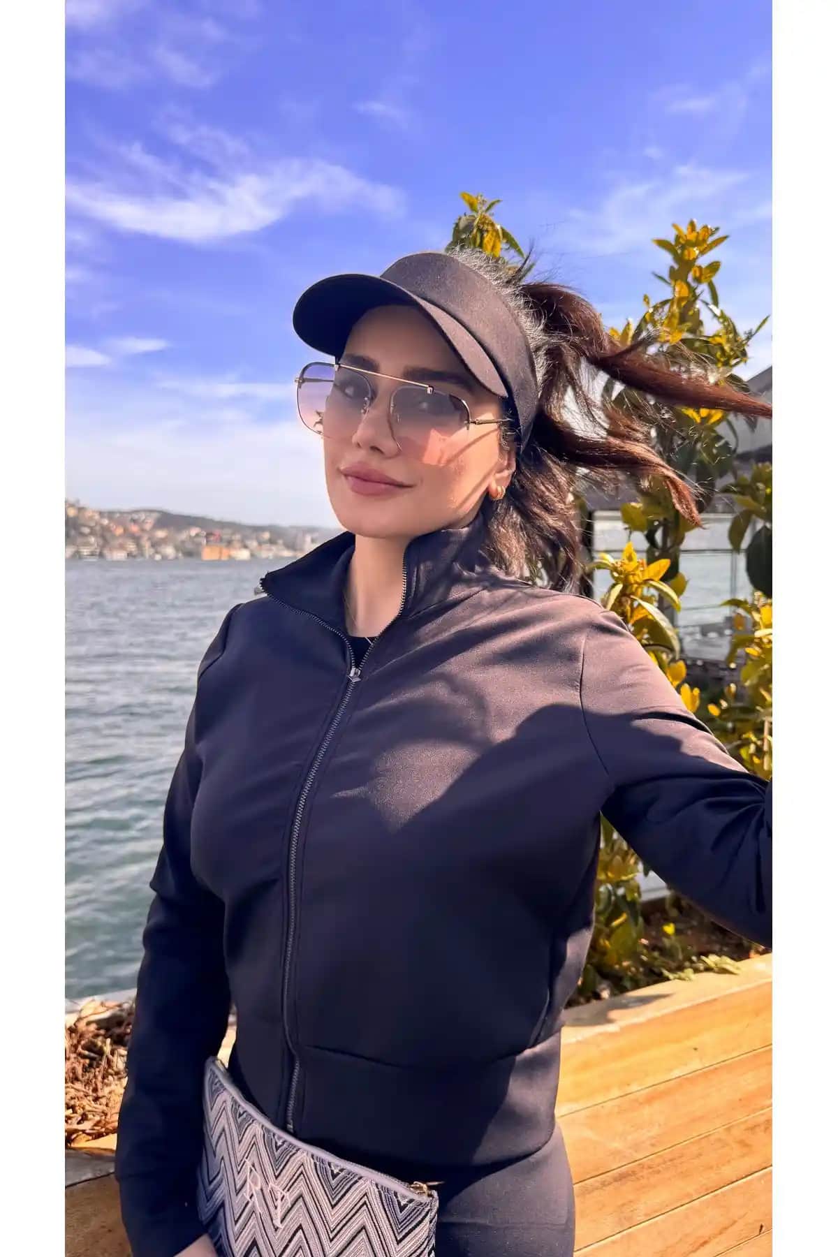 Luminos Siyah Uzatmalı Vizör Şapkası Güneş Koruma ve Şıklık Sunar