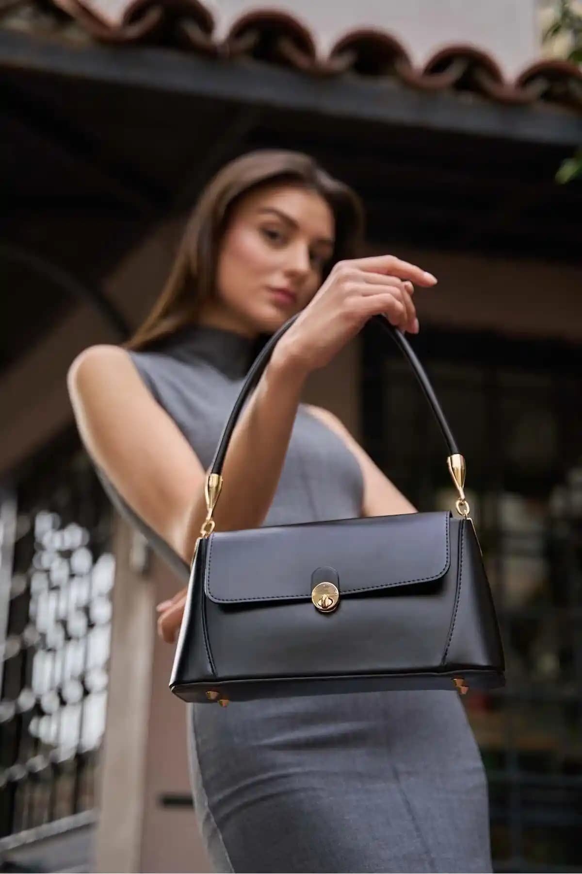 Madamra Siyah Kadın Retro Omuz Çantası: Şık ve Kullanışlı Günlük Aksesuar