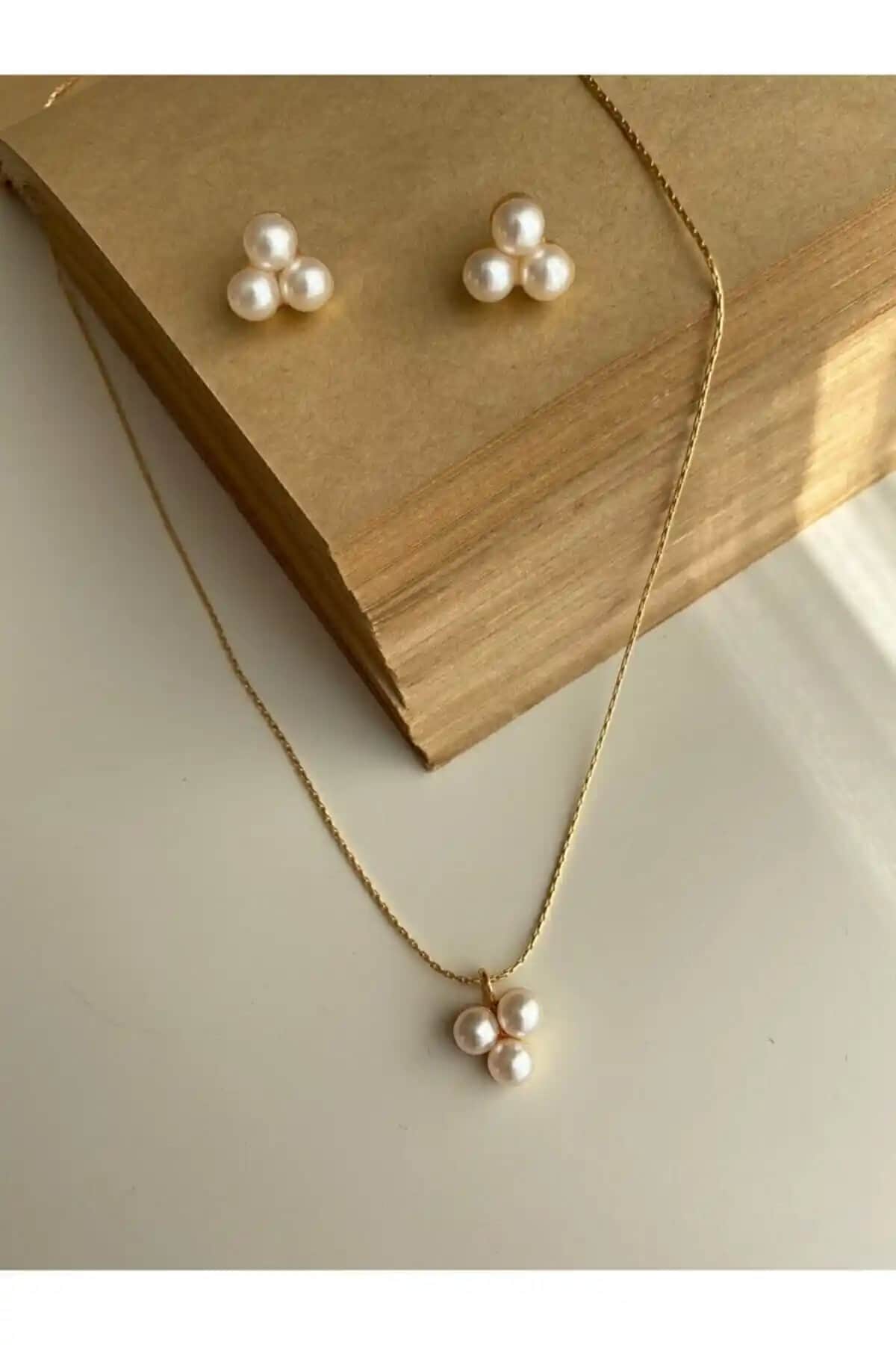 MagicStone İnci Detaylı Kolye ve Küpe Seti: Zarif ve Şık Aksesuar Koleksiyonu