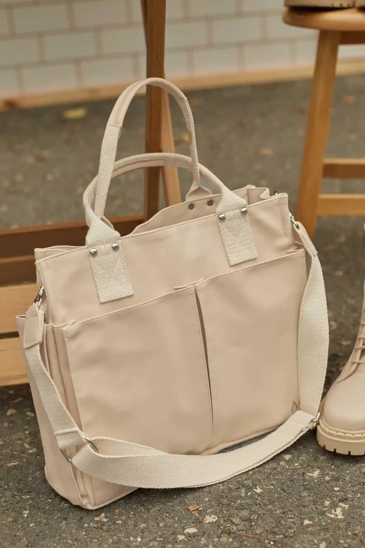 Manuka STD Deri Everyday Bag Bej Klasik: Günlük Şıklık ve Fonksiyonellik Sunar