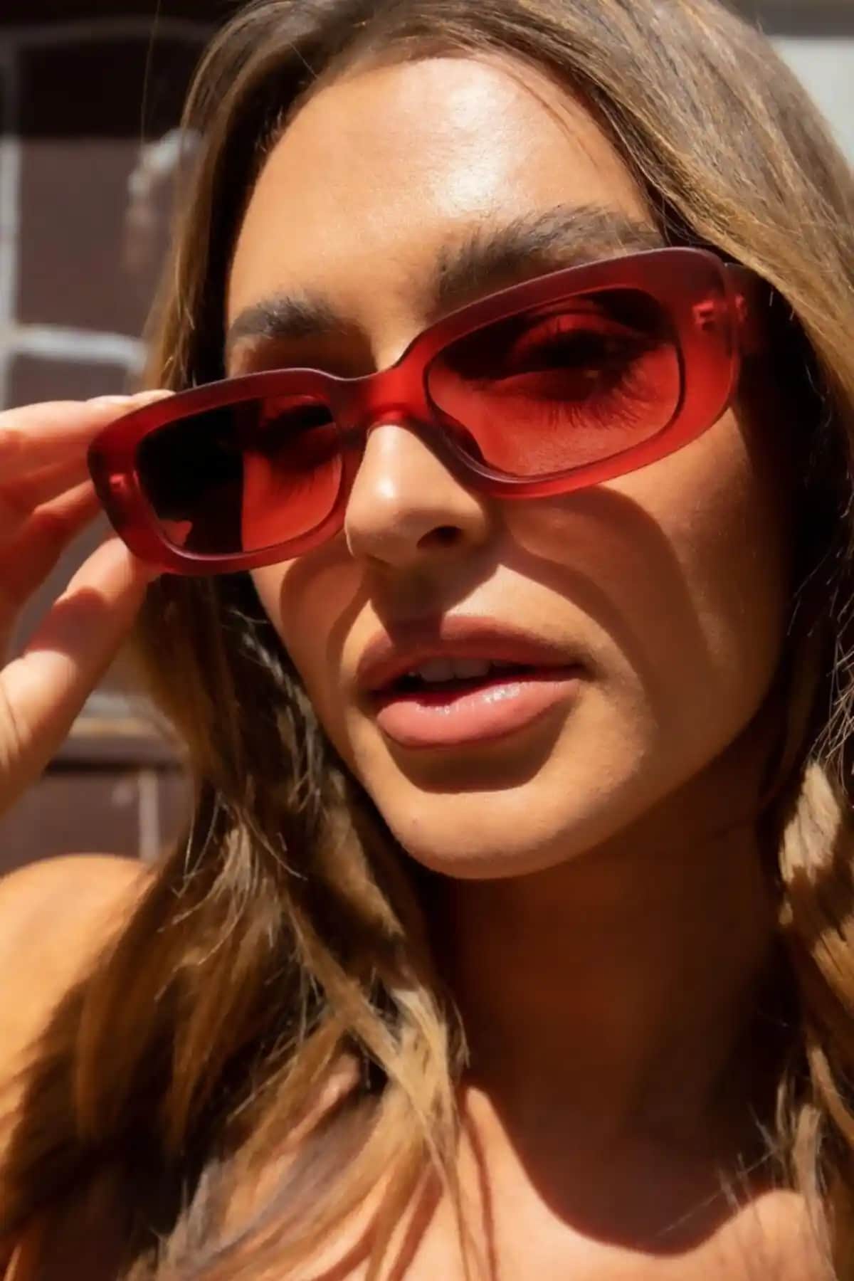 Matilda Vintage Kırmızı Güneş Gözlüğü Estetik ve Koruma Özellikleriyle Günlük Kullanım İçin Uygun