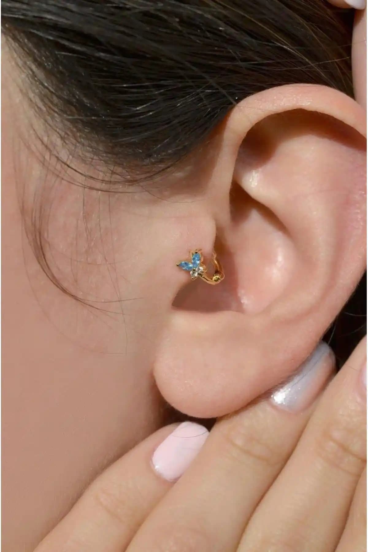 Mavi Kelebek Tragus Piercing: Estetik ve Dayanıklı Kıkırdak Takısı Seçenekleri