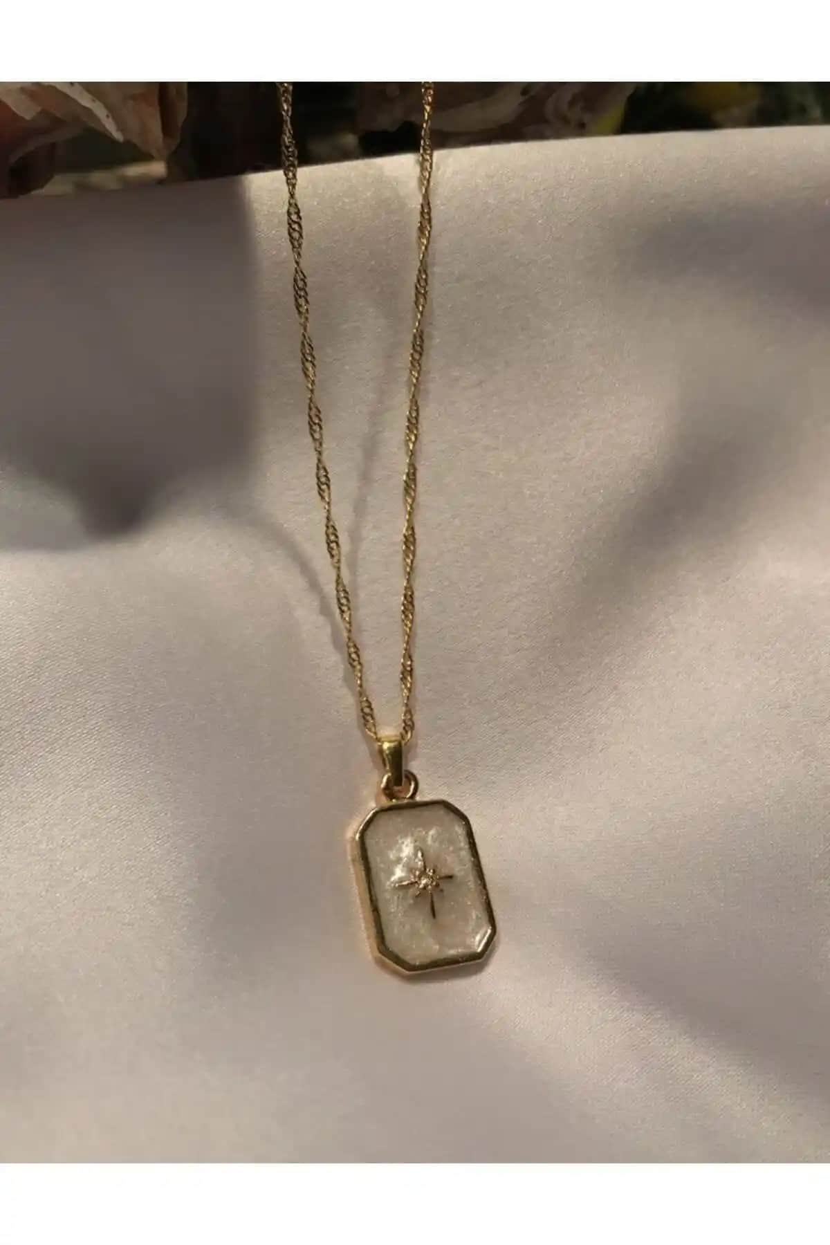 Mercy Aksesuar Kutup Yıldızı Plaka Kolye - Şıklık ve Zarafetin Modern Buluşması