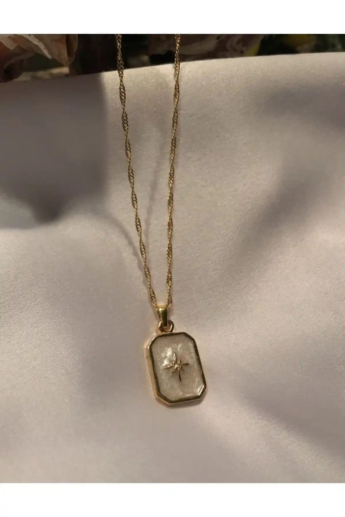 Mercy Aksesuar Kutup Yıldızı Plaka Kolye - Şıklık ve Zarafetin Modern Buluşması