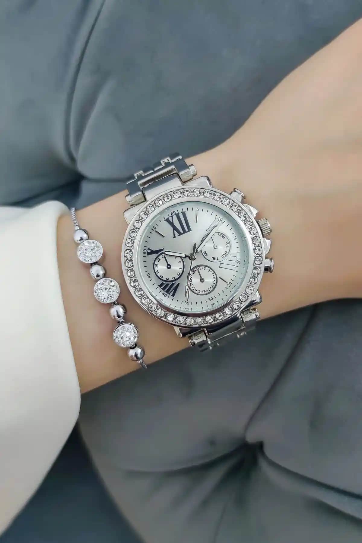 Michael Knight Bileklikli Kol Saati: Modern ve Şık Tasarım ile Dayanıklılık Sunar