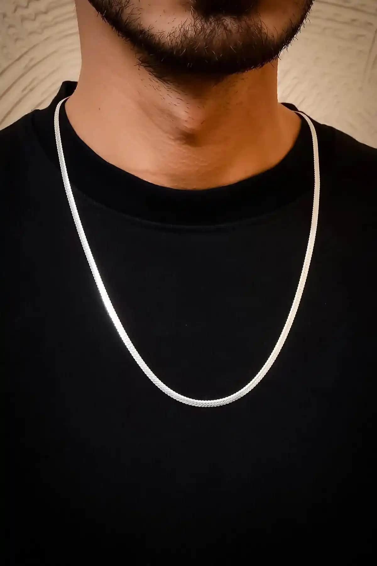 Milenyum Gümsü Balık Sırtı Kolye: Şıklık ve Kalitenin Modern Buluşması