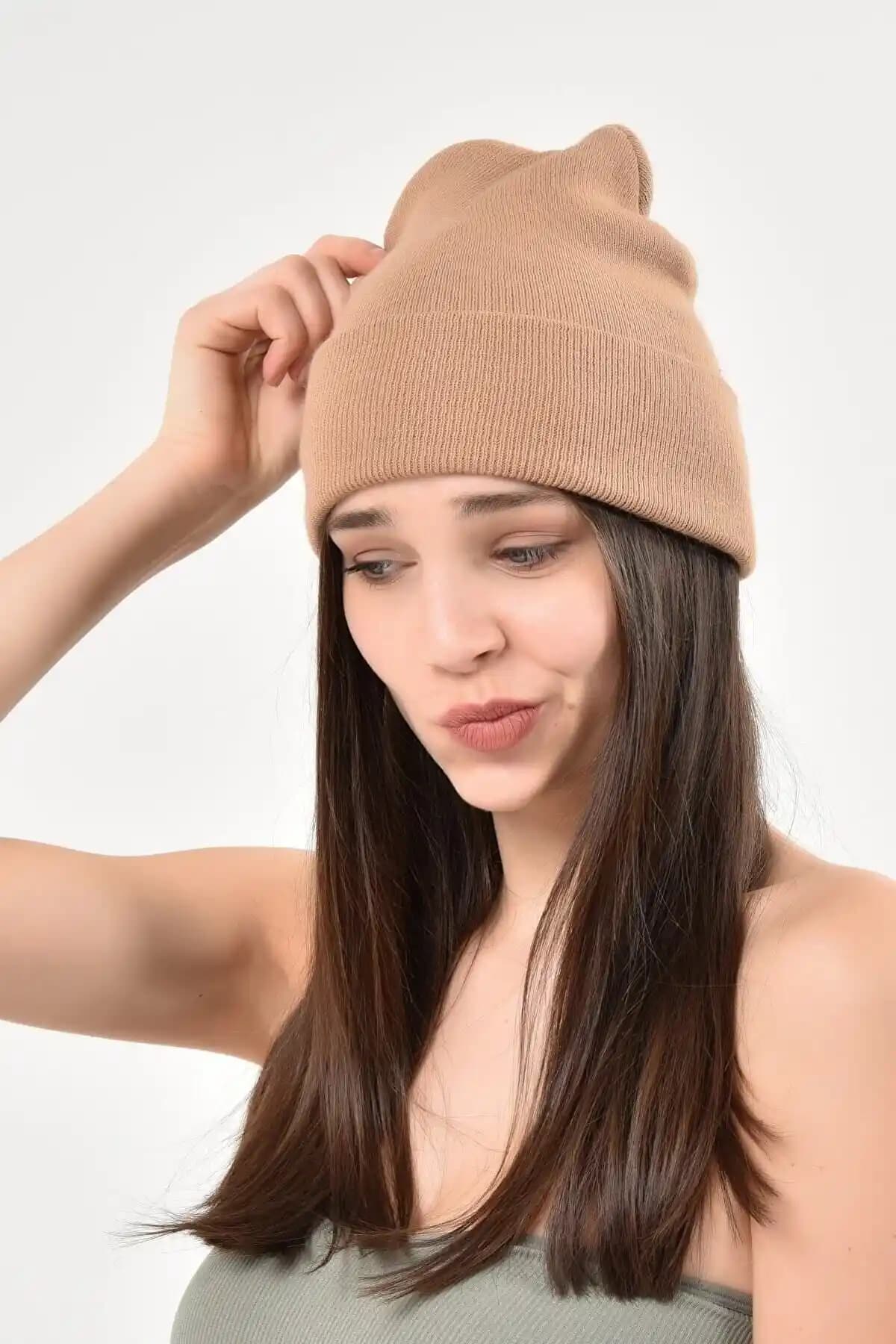 MinaCarin Kiremit Renkli Unisex Bere: Şık ve Konforlu Kış Aksesuarı