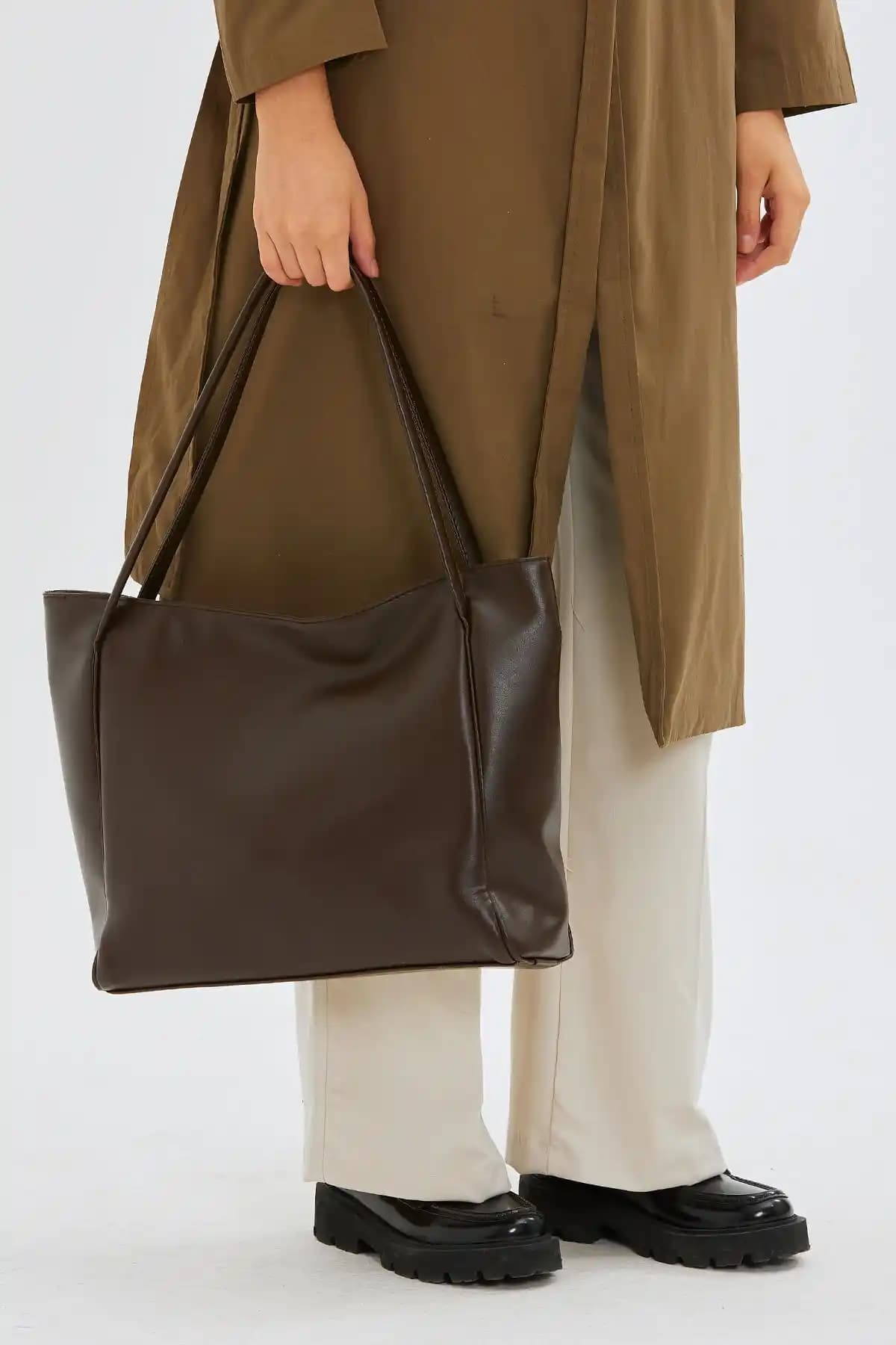 Minebag Salaş Maya Kadın Kol Çantası Günlük Şıklık ve Fonksiyonellik Sunar