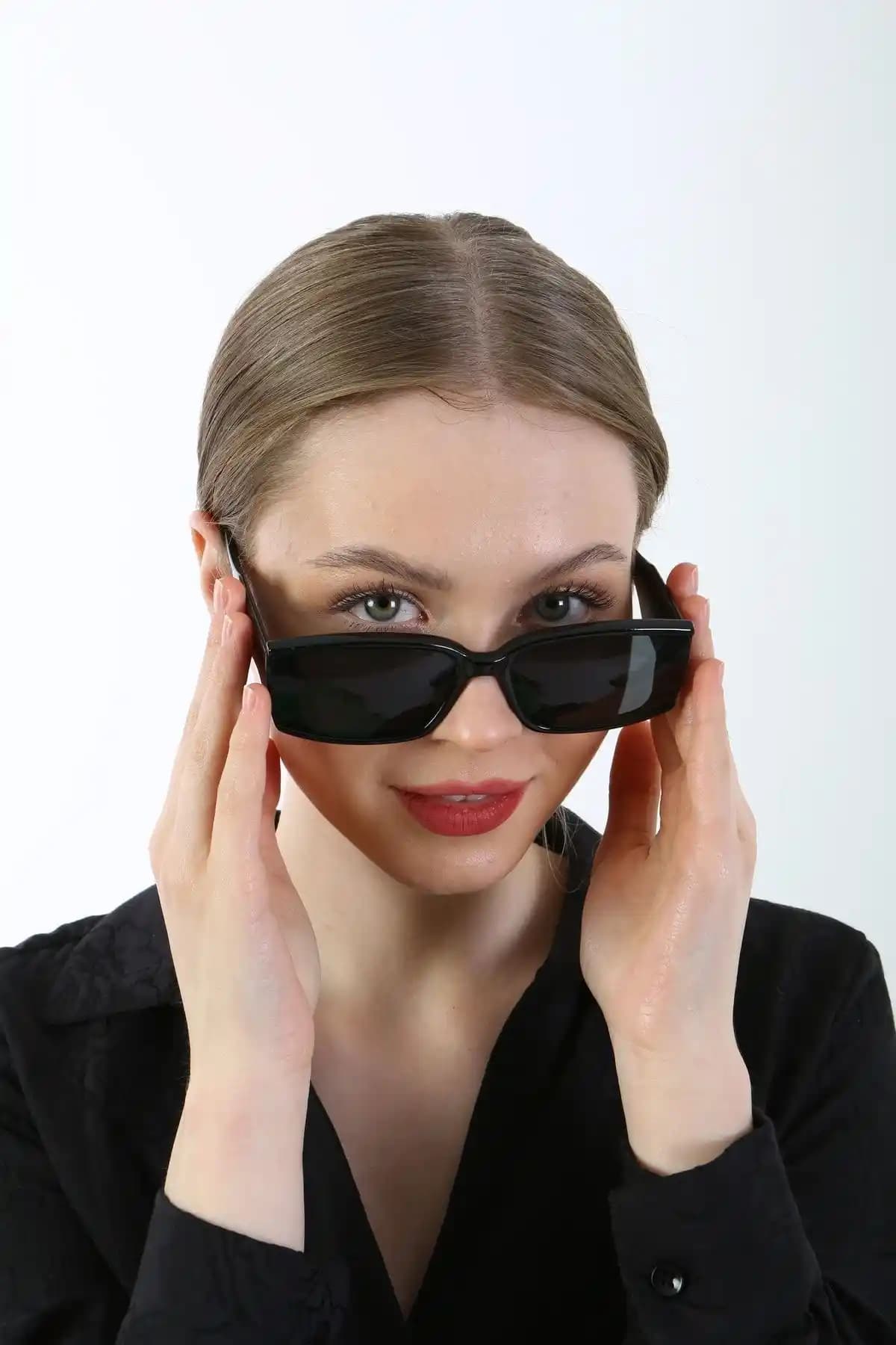 ModaLand Nuova Retro Unisex Güneş Gözlüğü: Şıklık ve Koruma Sunan Modern Tasarım