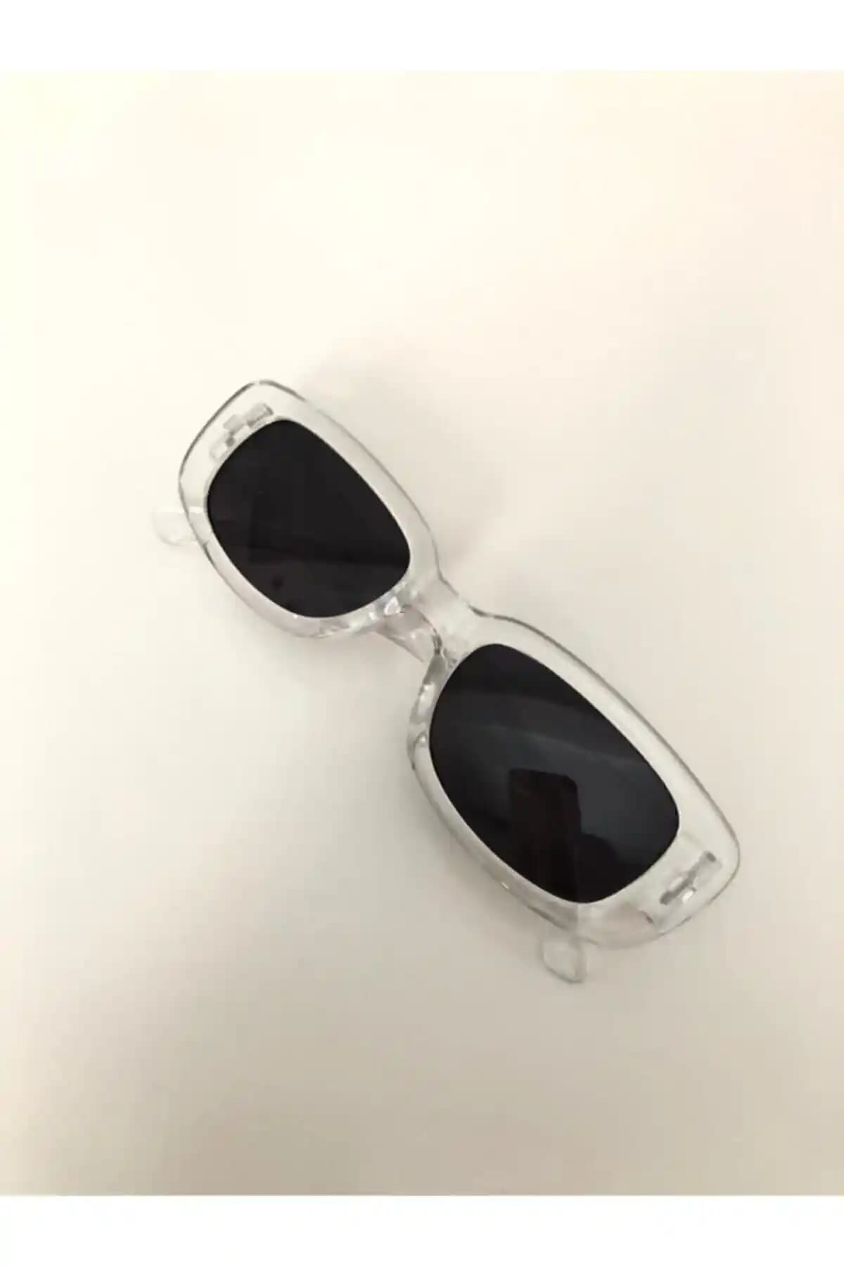 ModaLand Unisex Şeffaf Kare Dikdörtgen Güneş Gözlüğü Modern Tasarım ve Koruma Özellikleriyle