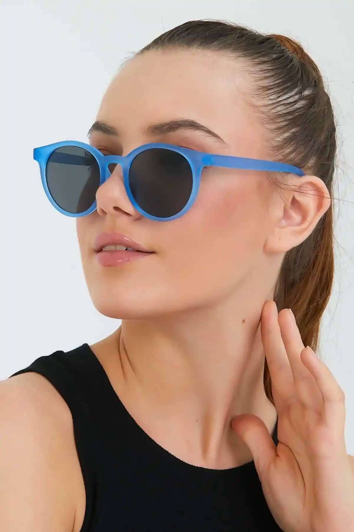 Modalucci Mavi Unisex Güneş Gözlüğü: Şık ve Koruyucu Yaz Aksesuarı