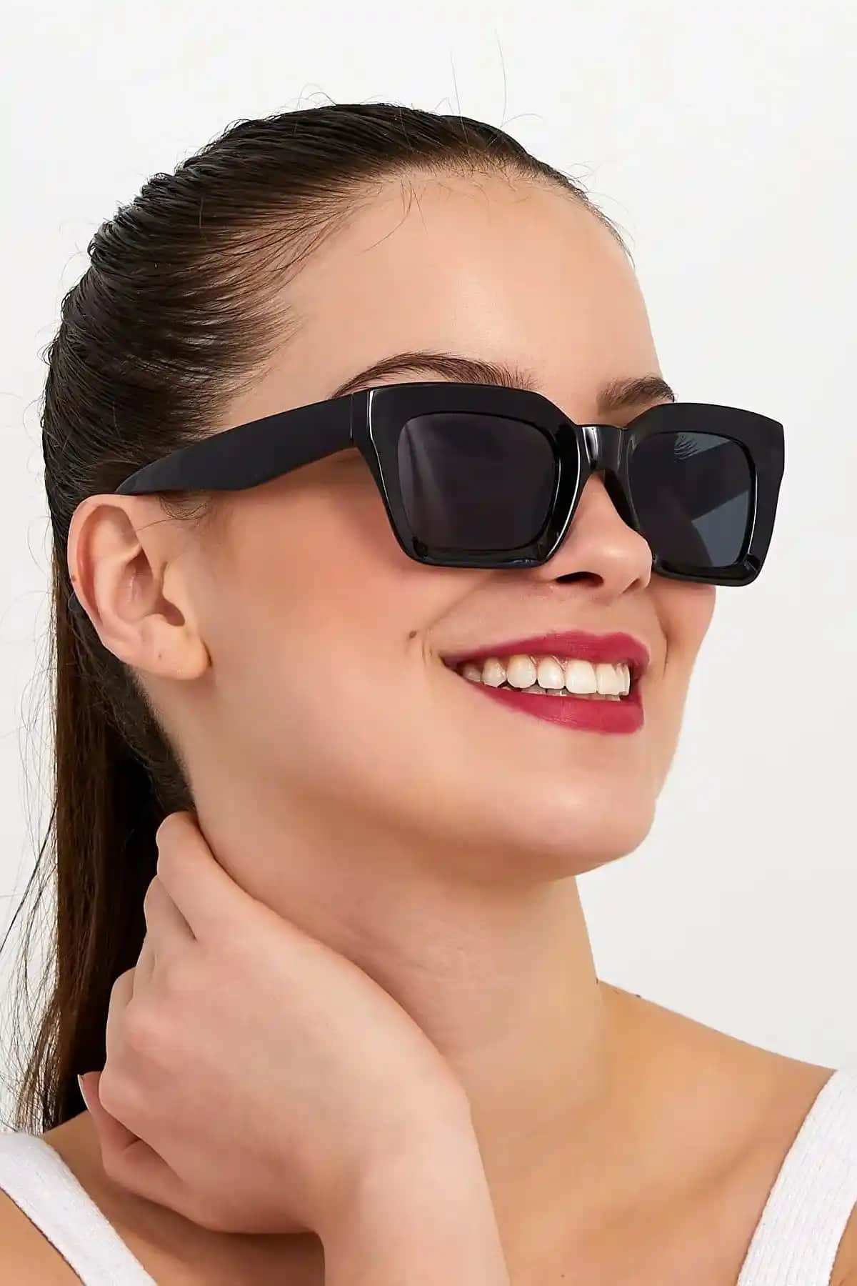 Modalucci Siyah Unisex Güneş Gözlüğü Şıklık ve Göz Sağlığını Bir Arada Sunar