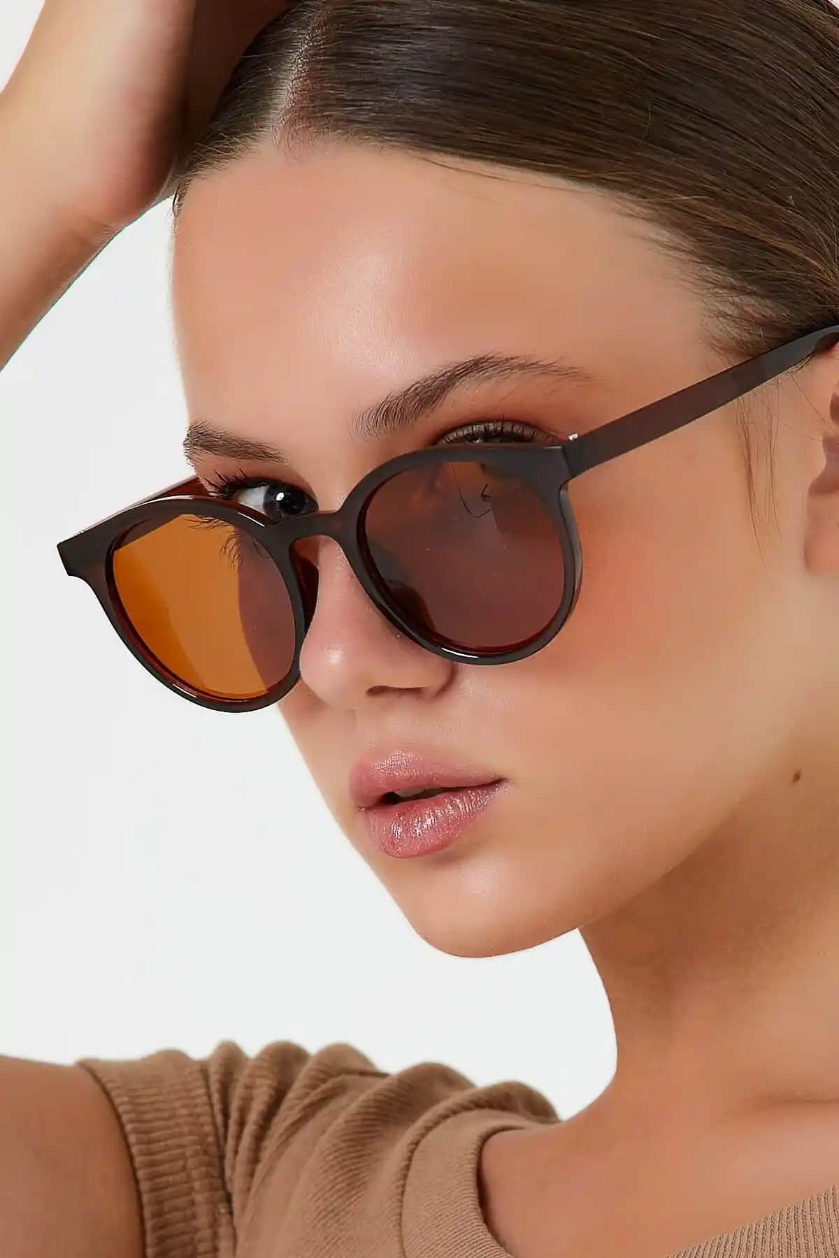 Modalucci Unisex Güneş Gözlüğü: Şık ve Fonksiyonel Tasarım ile Günlük Kullanım