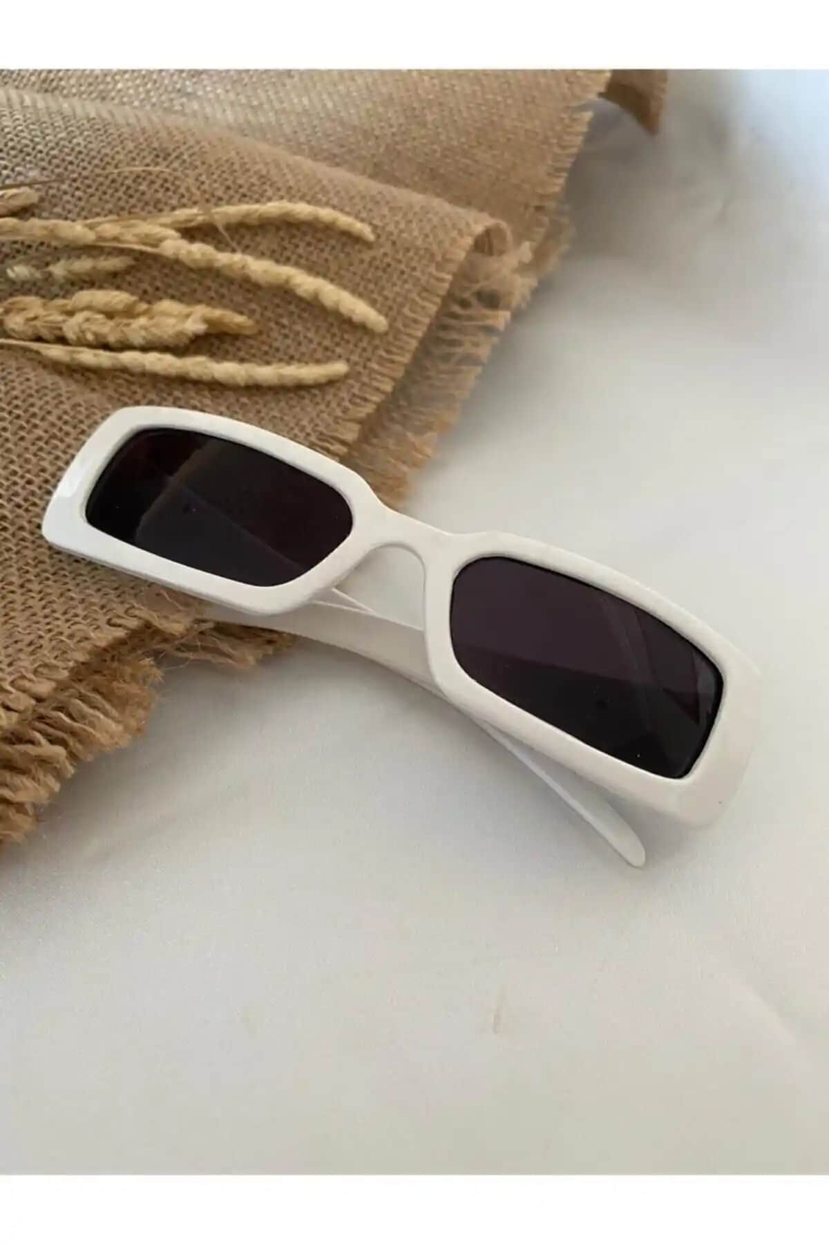 Modalucci Vintage Baklava Desen Beyaz Unisex Güneş Gözlüğü Şık ve Fonksiyonel Tasarım