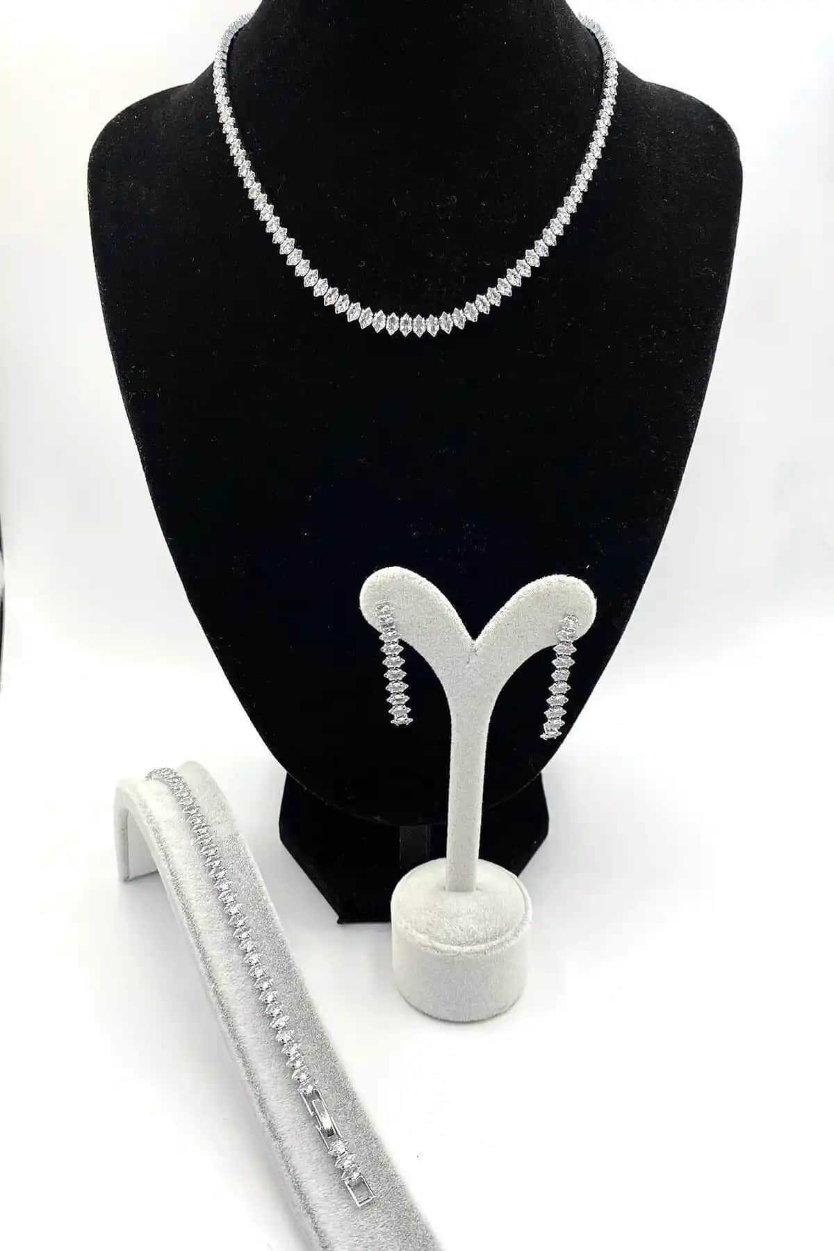 MOSSMOUR ve Söğütlü Silver Gümüş Takı Setleri Karşılaştırması