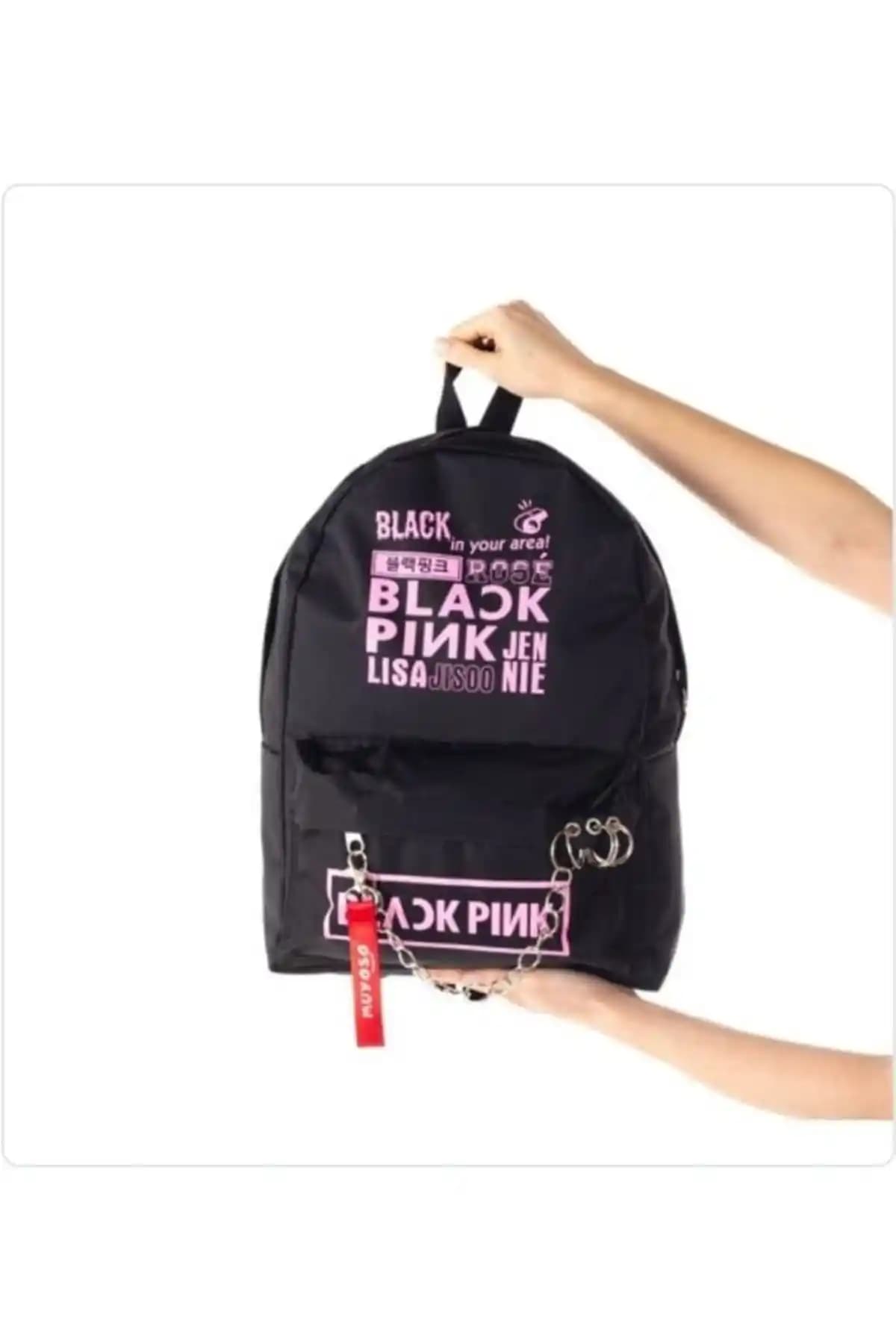 Mutlumu Black Pink Logolu Zincir Detaylı Siyah Sırt Çantası Günlük ve Şık Kullanım İçin