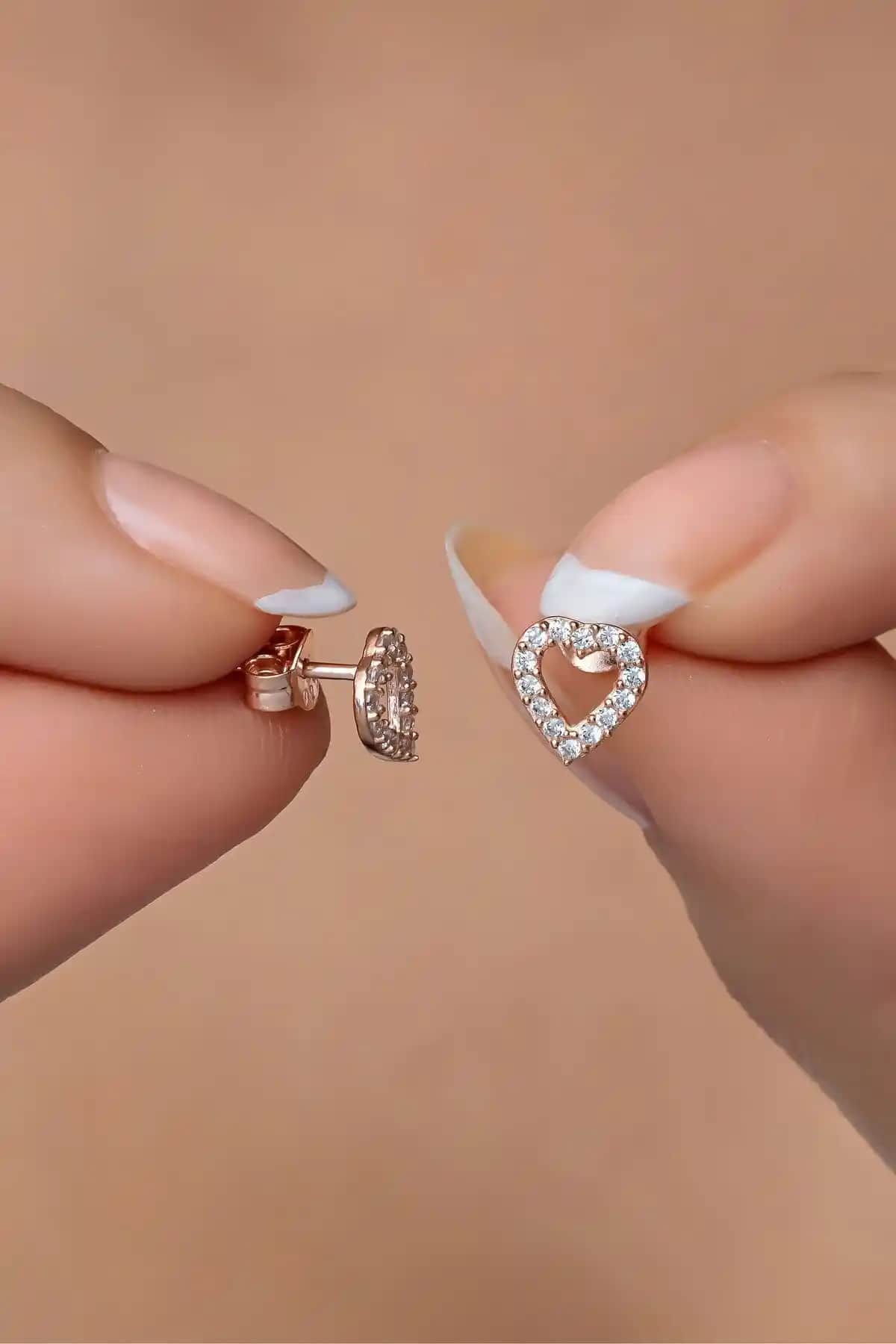 NEREZE 925 Ayar Gümüş Rose Minik Kalp Küpe Zarif ve Dayanıklı Tasarım