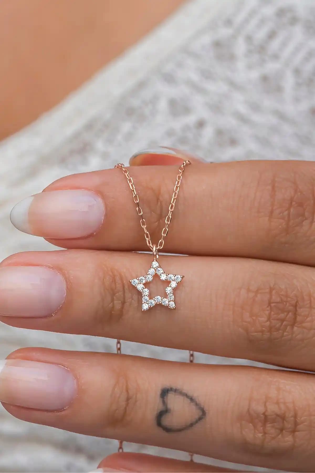 NEREZE 925 Ayar Gümüş Rose Minik Yıldız Kolye Zarif ve Minimal Tasarım