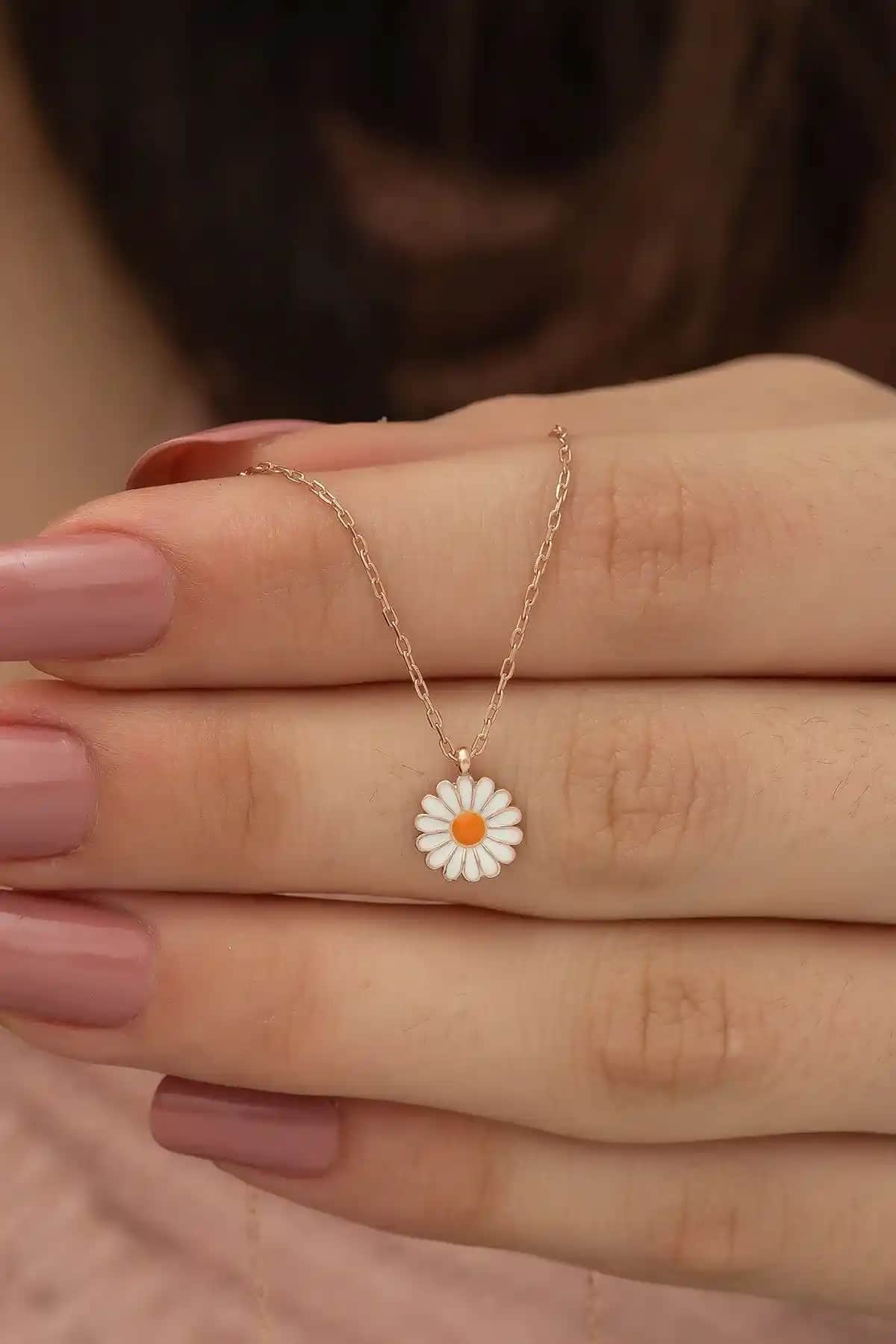 NEREZE 925 Ayar Papatya Kan Güçlü Kolye Zarif ve Şık Tasarımıyla Günlük Kullanım İçin Ideal