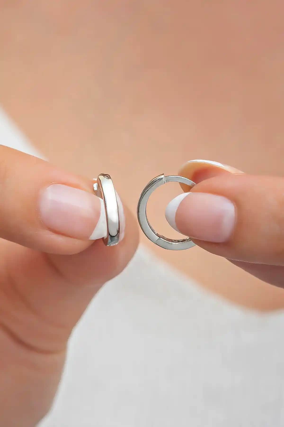 NEREZE Gümüş Küpe Modelleri Karşılaştırması: Rodyum ve Rose Gold Tasarımları