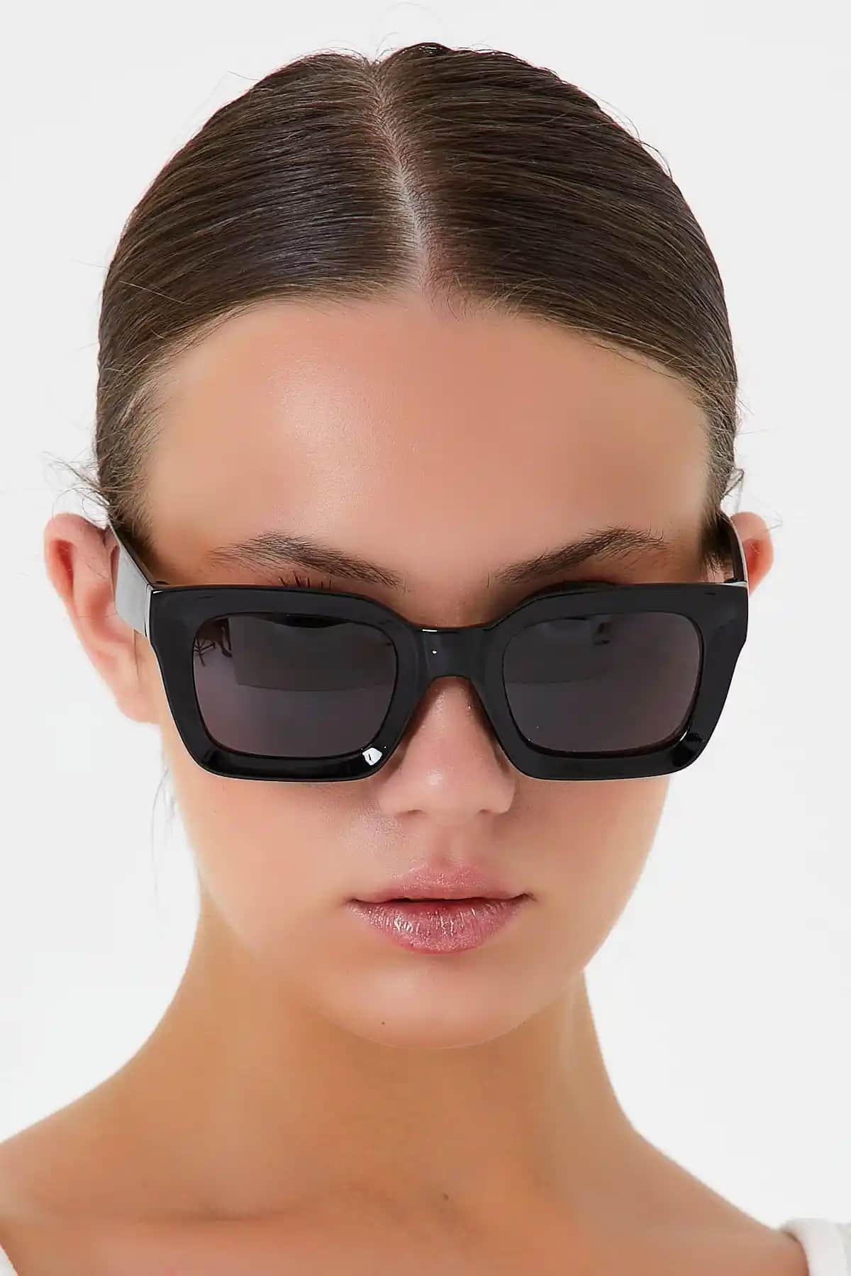 Nilu Moda Kare Kadın Siyah Güneş Gözlüğü Şıklık ve Koruma Sunan Modern Tasarım