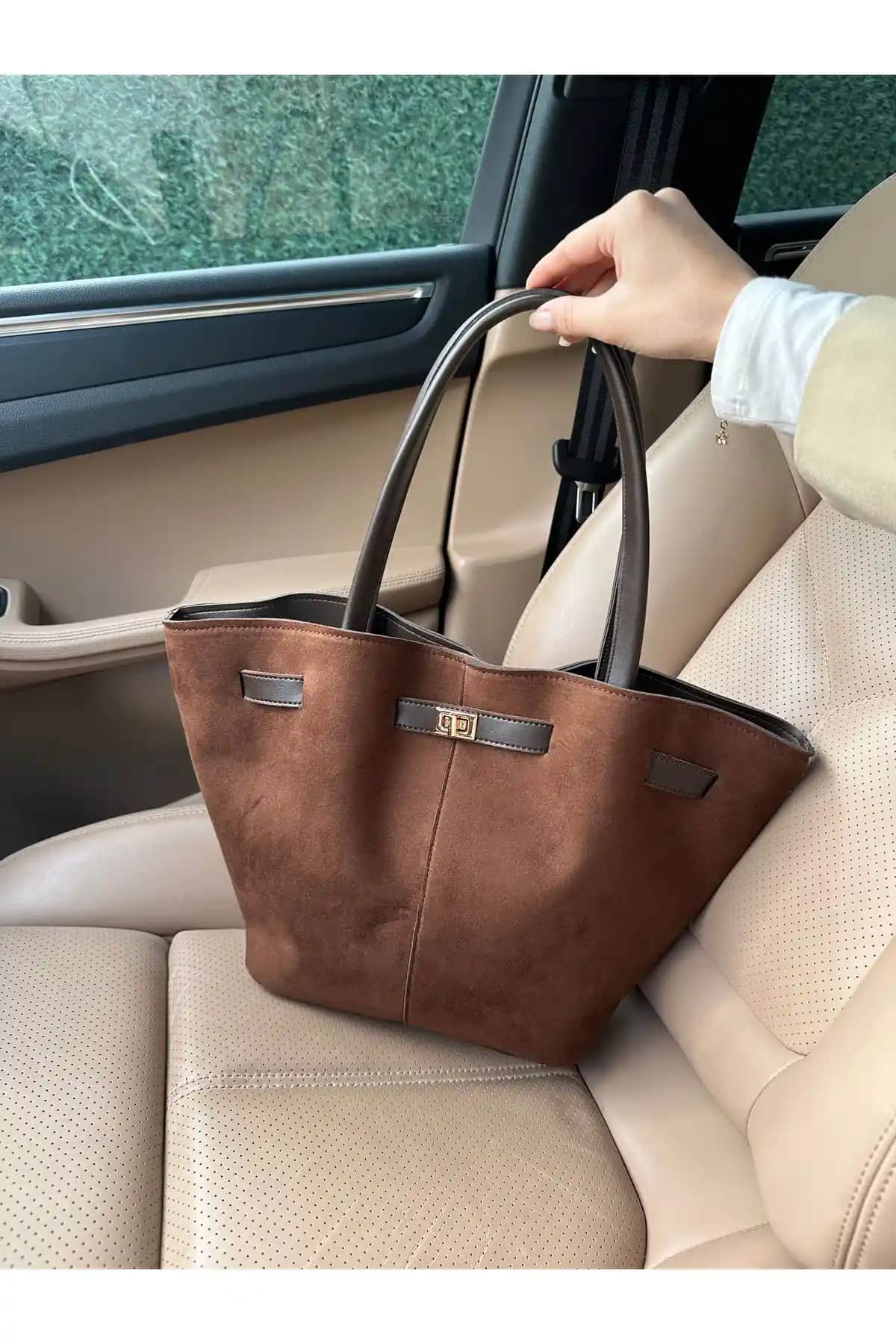 Nothing Kadın Süet Çantalar Karşılaştırması: Şık ve Kullanışlı Modellerin Analizi