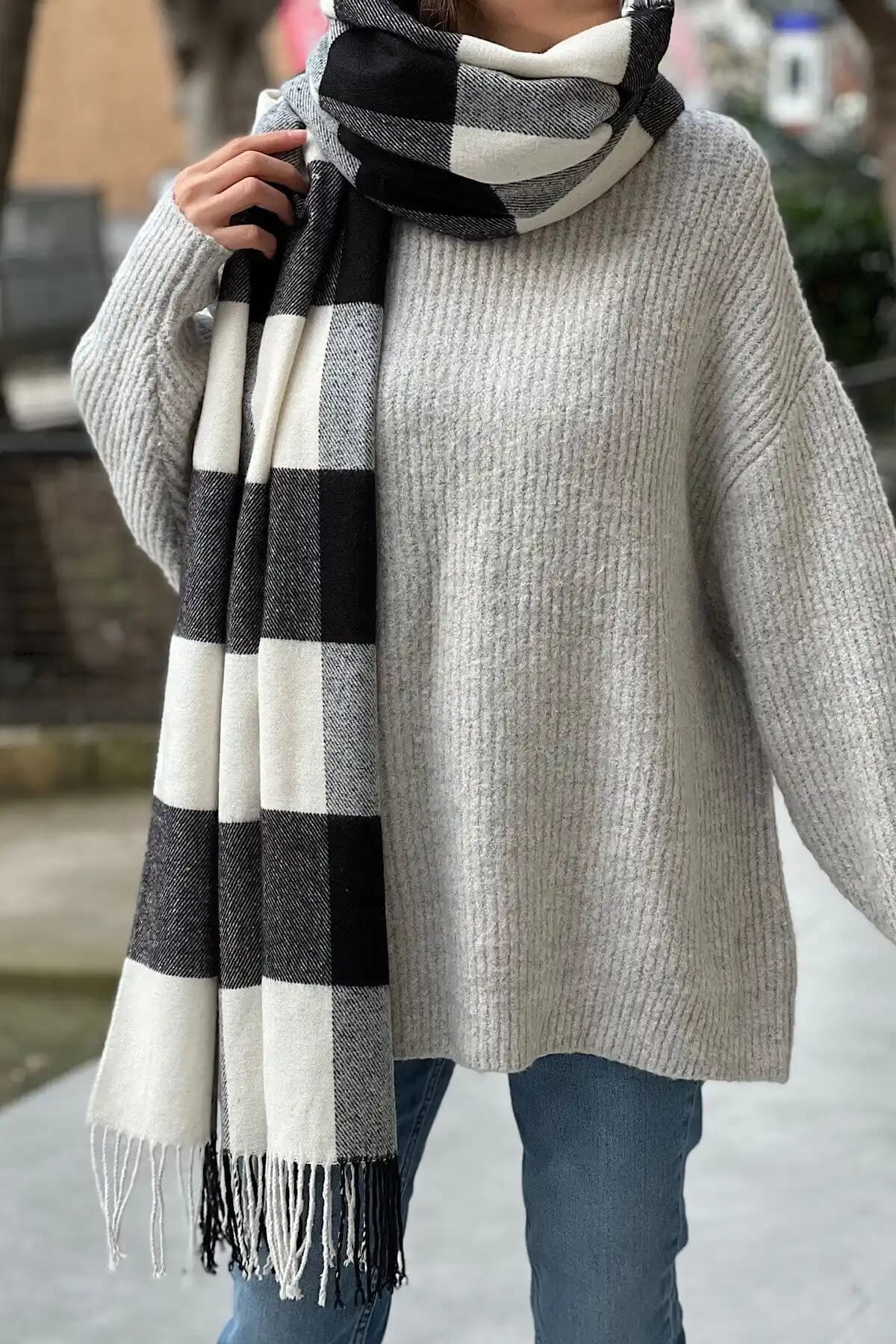 Novon Giyim ve sç Saraçoğlu Atkıları Karşılaştırması: Hangi Kış Aksesuarı Daha Uygun