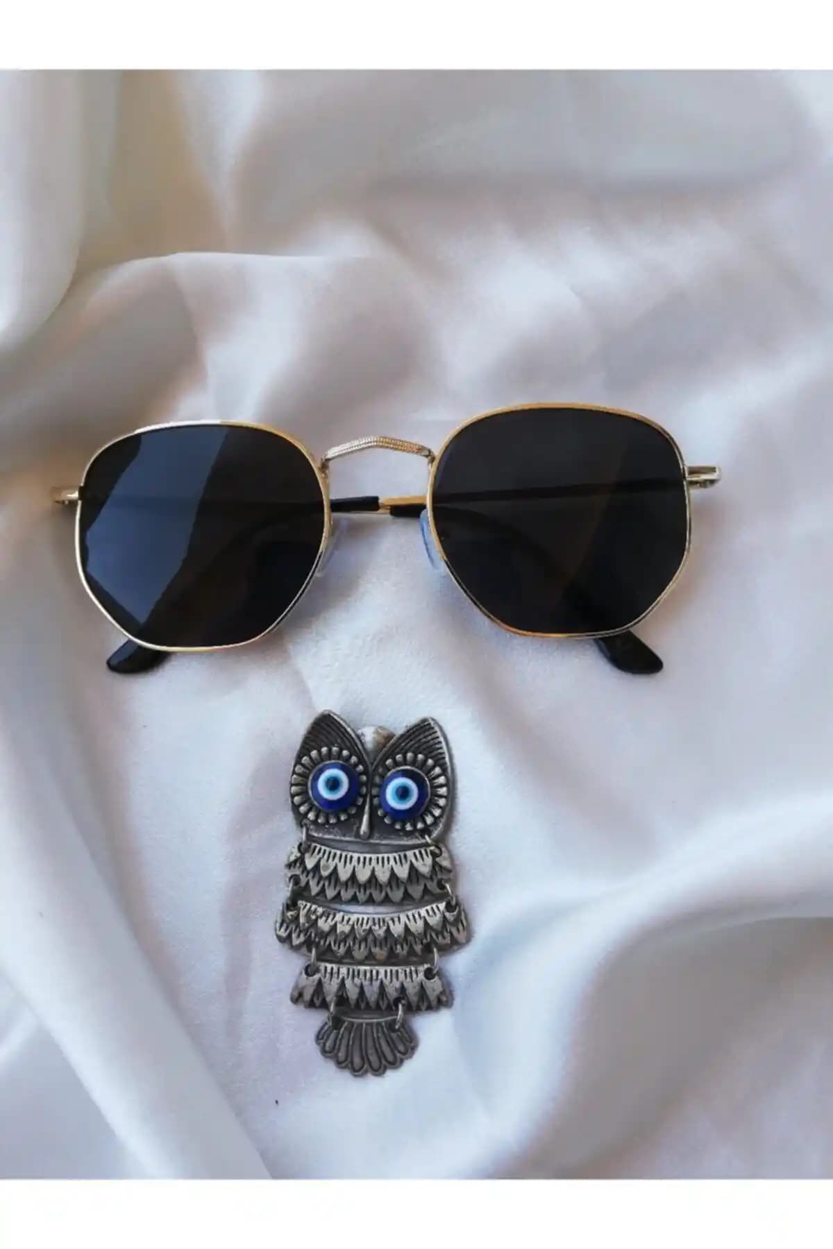ONNObutik Unisex Güneş Gözlüğü: Şıklık ve Koruma Sağlayan Modern Tasarım