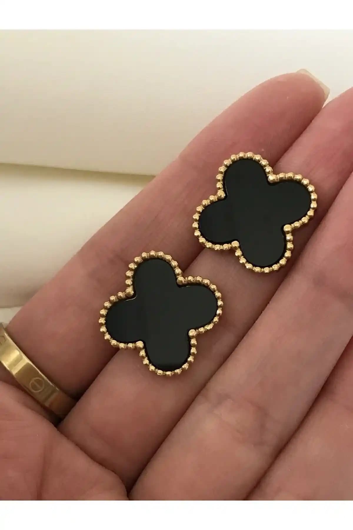 Opia Jewelry Çelik Küpe: Modern ve Dayanıklı Tasarımıyla Günlük Şıklık