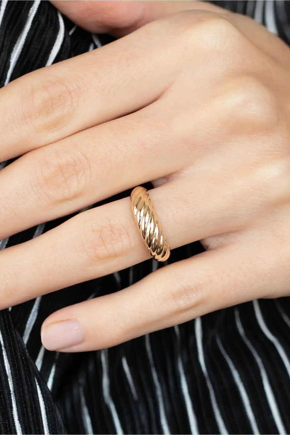 Oroline Kuyumculuk 14 Ayar Altın Salyangoz Kadın Yüzüğü Modern ve Dayanıklı Tasarım