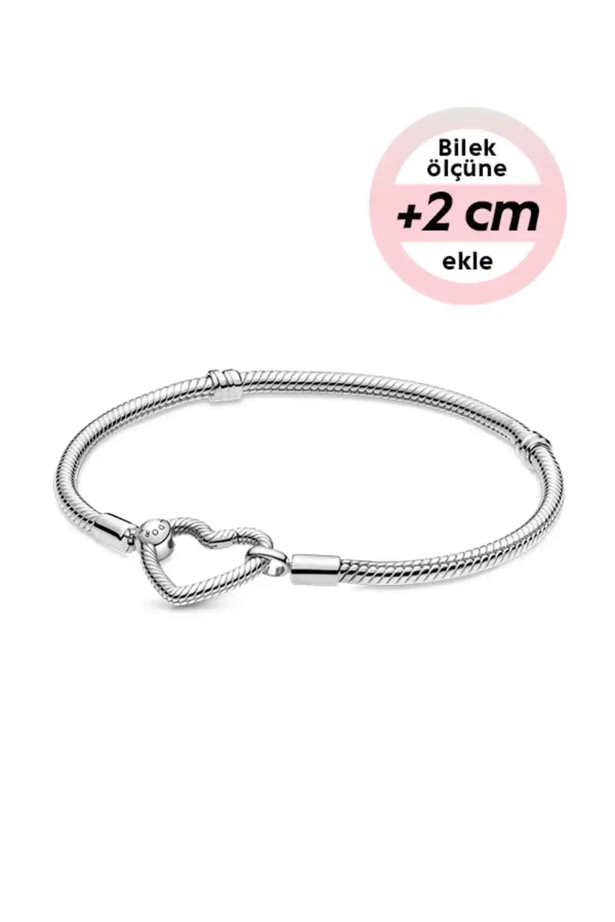 Pandora Moments Bileklikleri Karşılaştırması: Kalp Kilitli ve Logolu Tasarımların Özellikleri