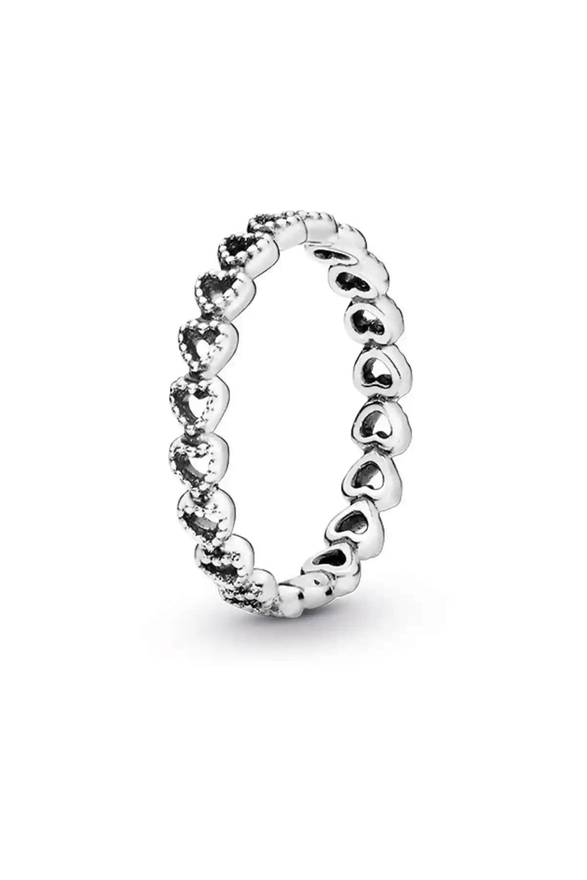 Pandora Zarif Yüzük Karşılaştırması: Bağlı Kalpler ve Timeless Dilek Modelleri