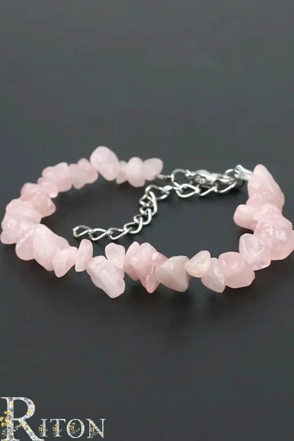 Pembe Kuvars Aksesuarları Karşılaştırması: Bileklik ve Kolye Seçenekleri