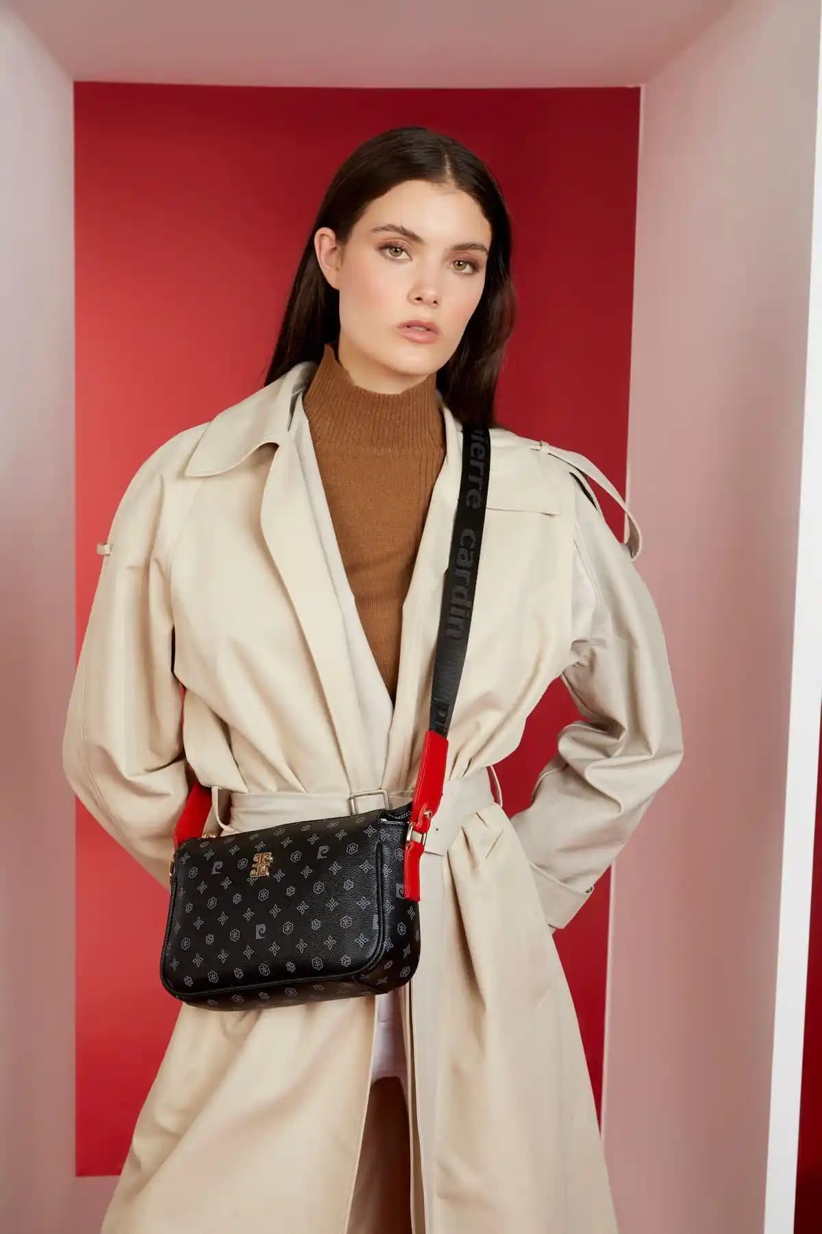 Pierre Cardin Kadın Omuz Çantası Karşılaştırması: Siyah Monogram ve Siyah Print Modelleri