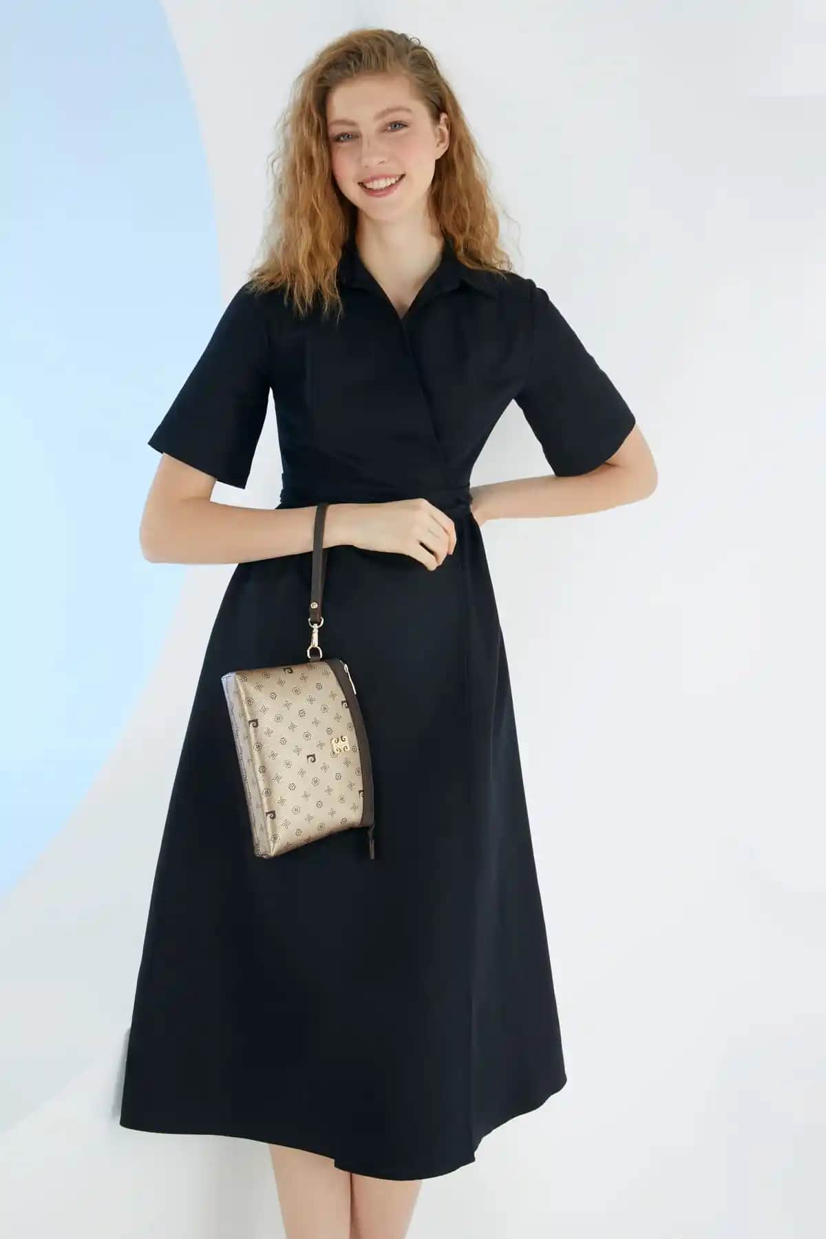 Pierre Cardin Kadın Portföy ve Clutch Çanta Karşılaştırması: Tasarım ve İşlevsellik Analizi