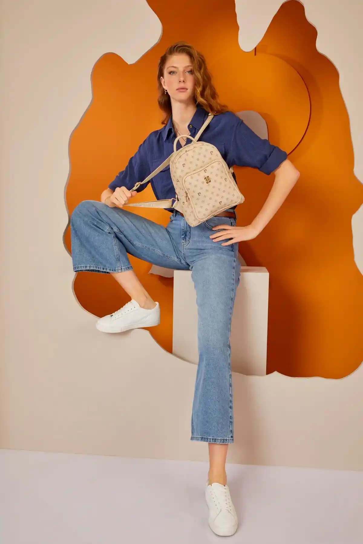 Pierre Cardin Kadın Sırt Çantaları Karşılaştırması Bej ve Beyaz Monogram Modelleri