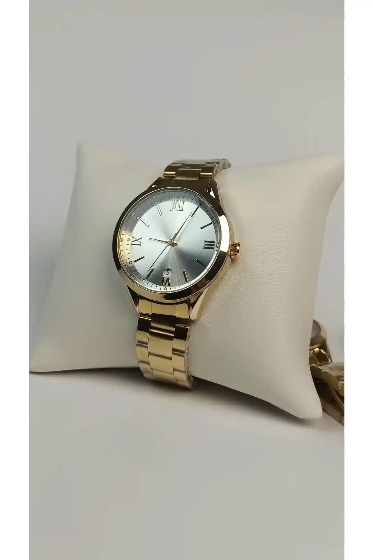 Pullmarkt Çelik Kol Saati Unisex Tasarımıyla Şıklık ve Dayanıklılık Sunar