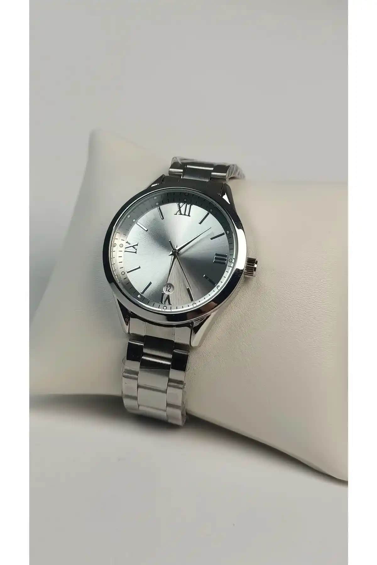 Pullmarkt Çelik Unisex Kol Saati: Şıklık ve Dayanıklılığı Bir Arada Sunar