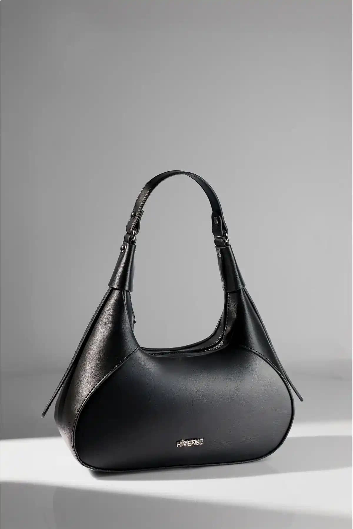 Rimense Kadın Çantaları Karşılaştırması: Siyah El ve Omuz Çanta ile Peluş Model Analizi