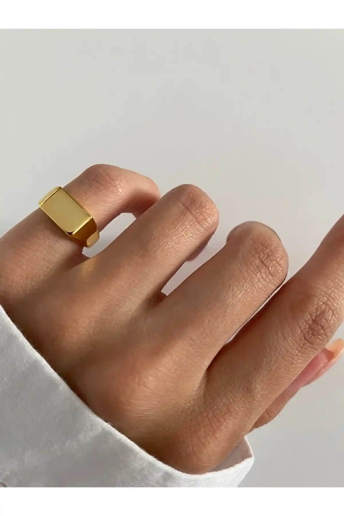 Ringbox Serçe Parmak Yüzükleri Karşılaştırması: Dörtgen ve Kare Tasarımların Özellikleri ve Kullanıcı Yorumları