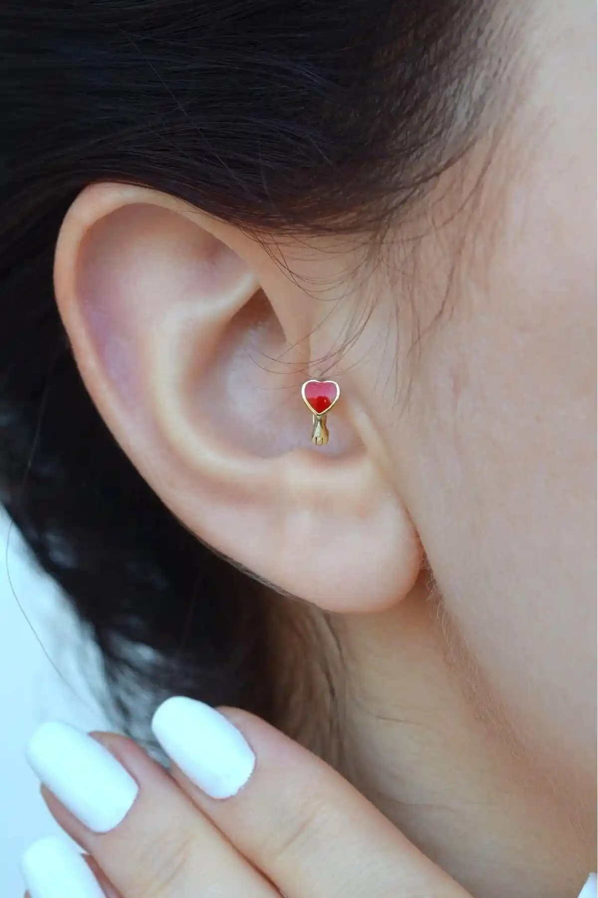 Sacce Scarves & Accessories Kırmızı Kalpli Halka Tragus Piercing: Estetik ve Dayanıklı Takı Seçeneği