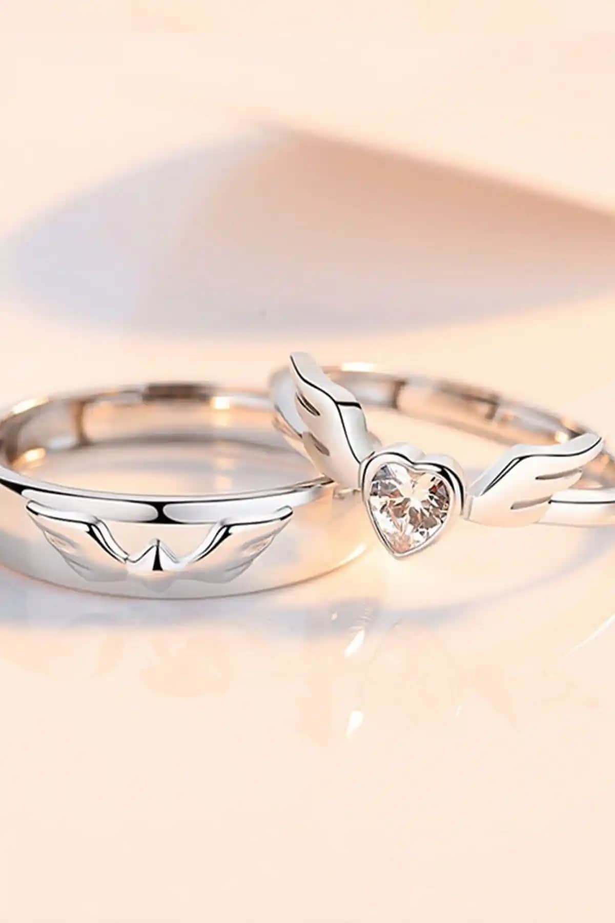 Sahira Jewelry Melek Motifli Gümüş Kaplama Çift Alyans Yüzük: Zarif ve Dayanıklı Tasarım
