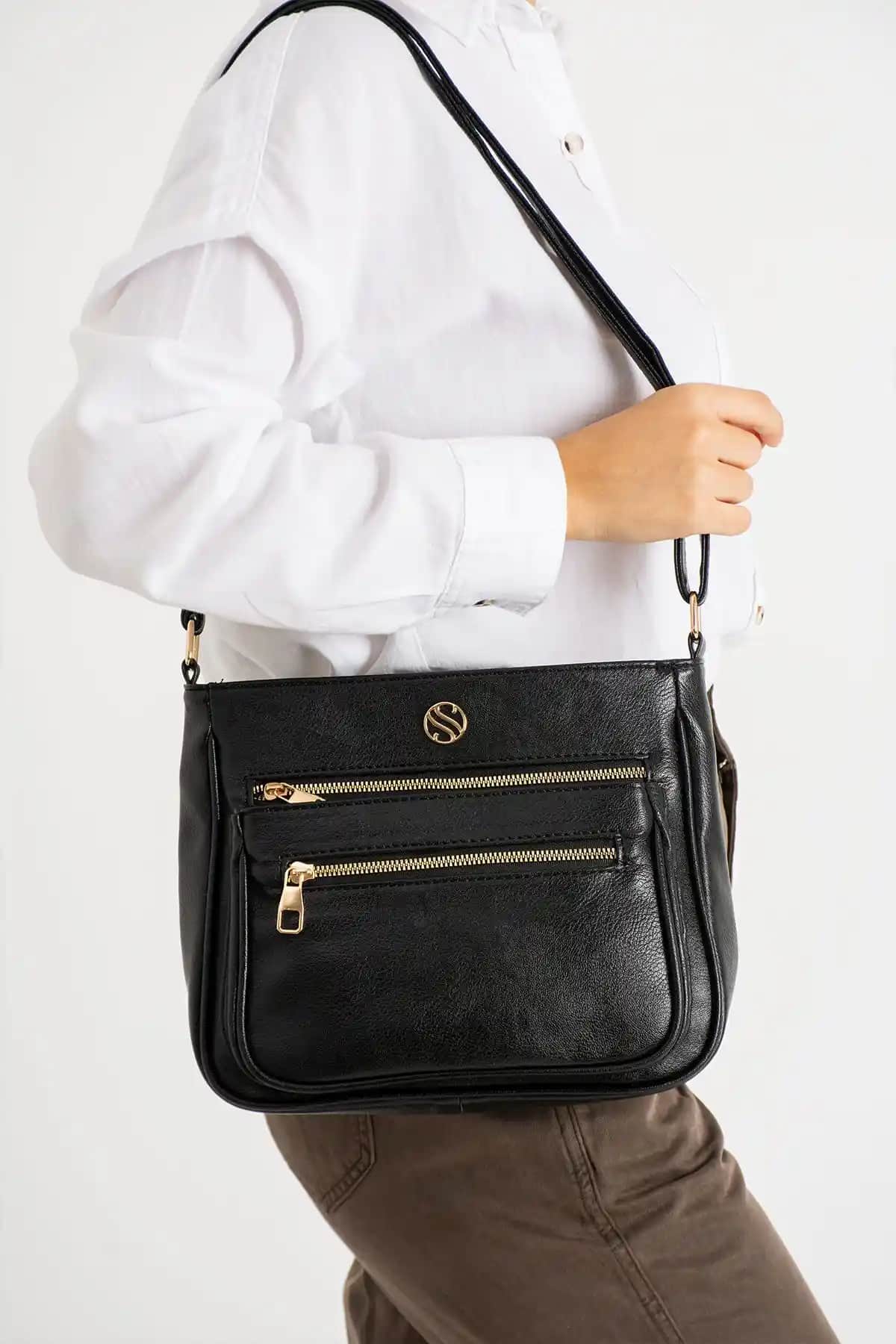 Sanmorris Kadın Siyah Omuz Çantası: Şık ve Fonksiyonel Günlük Kullanım Çantası