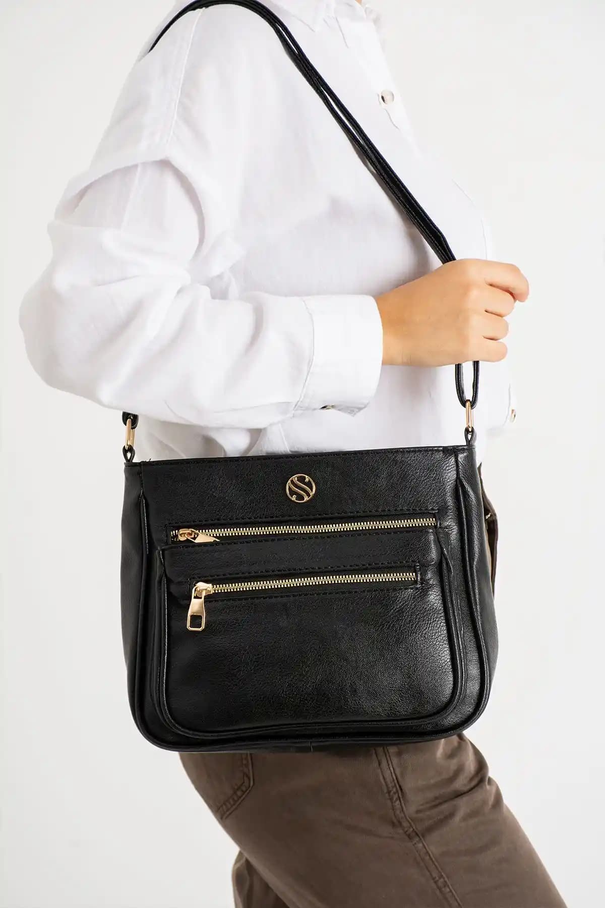 Sanmorris Kadın Siyah Omuz Çantası: Şık ve Fonksiyonel Günlük Kullanım Çantası