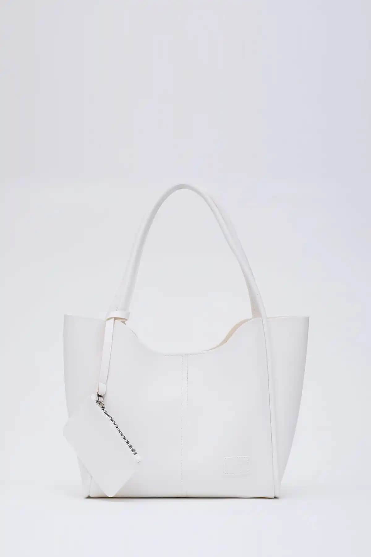 Shaka Beyaz Çanta Karşılaştırması: Shk108 ve Shk76 Modellerinin Özellikleri ve Farkları