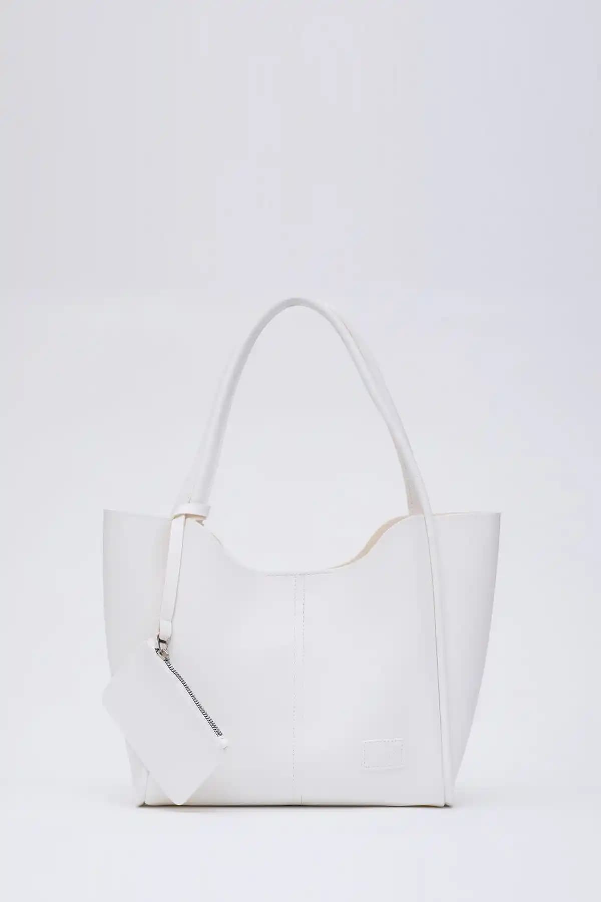 Shaka Beyaz Çanta Karşılaştırması: Shk108 ve Shk76 Modellerinin Özellikleri ve Farkları