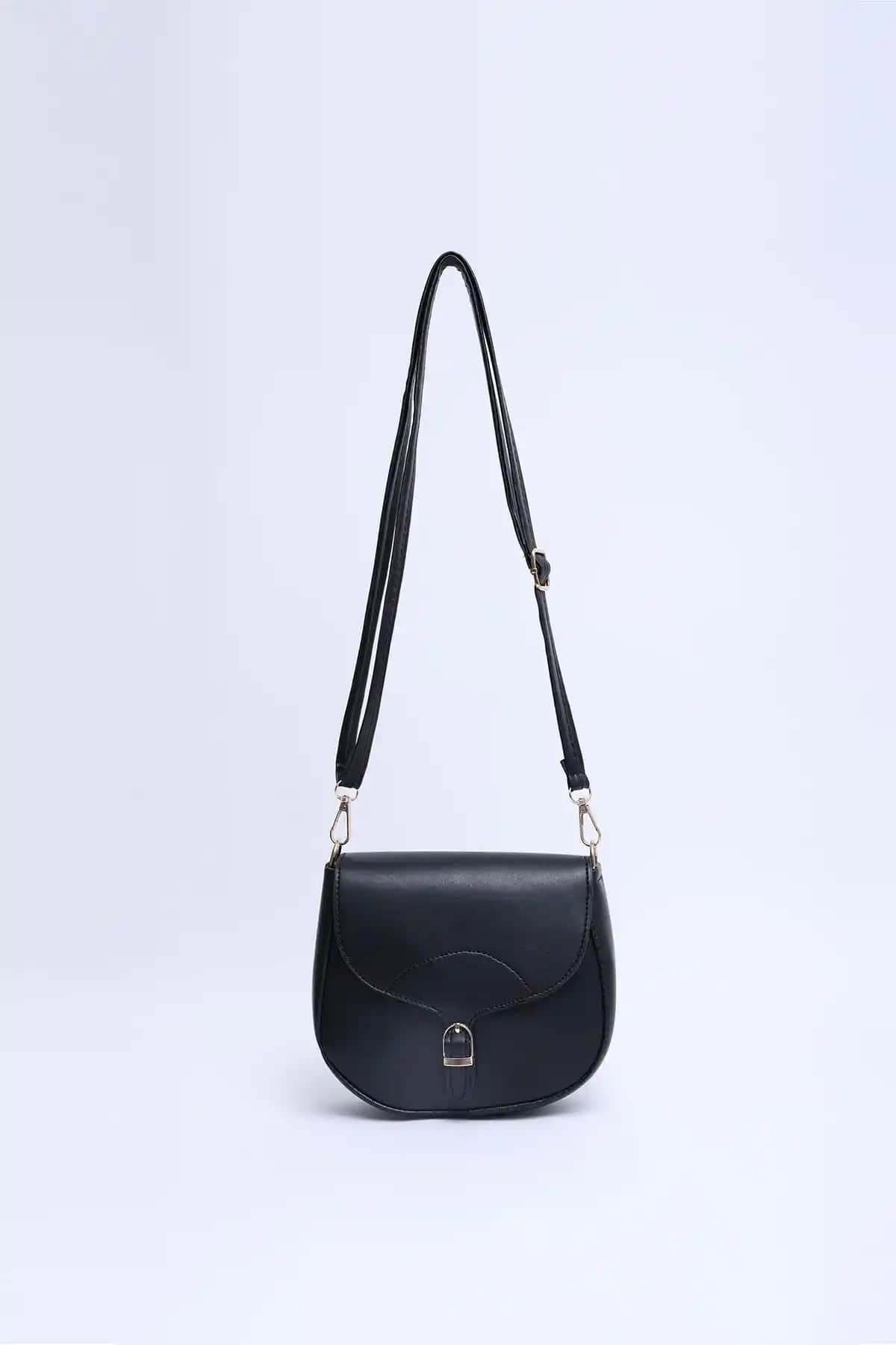 Shaka Siyah Askılı Çanta: Şık ve Dayanıklı Günlük Kullanım İçin Uygun Model